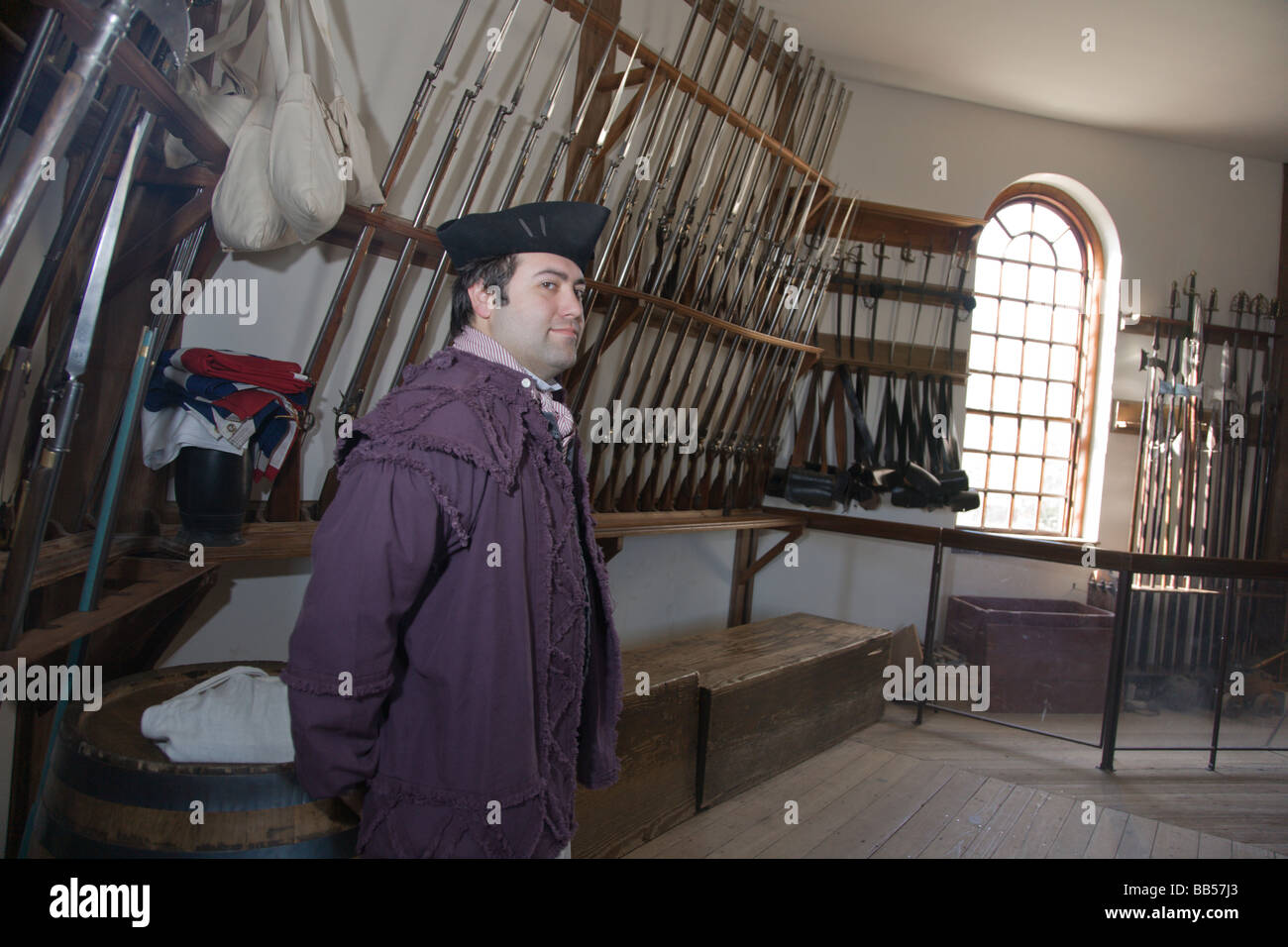 Le Magazine de Colonial Williamsburg, Virginie abrite des centaines d'armes à feu de style colonial. Banque D'Images