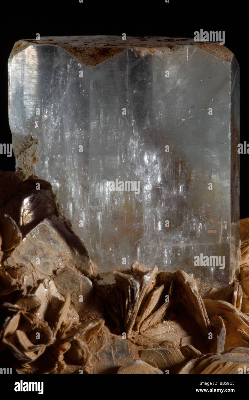 L'aigue-marine - une pierre précieuse variété du minéral (silicate d'aluminium et de béryllium béryl) une pierre semi-précieuse - extrait au Pakistan Banque D'Images