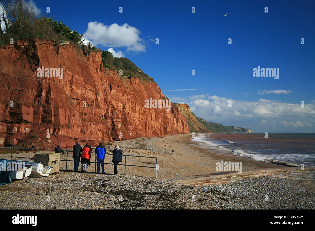 Les falaises de grès rouge de la 'côte jurassique' à Sidmouth, Devon, England, UK Banque D'Images