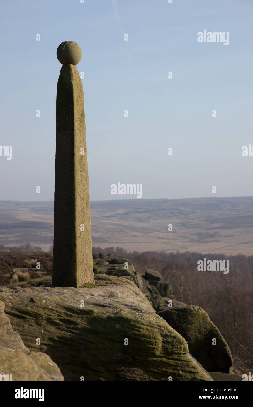Le Monument Nelson sur le bord noir-argenté, près de Buxton, Derbyshire Peak District Banque D'Images
