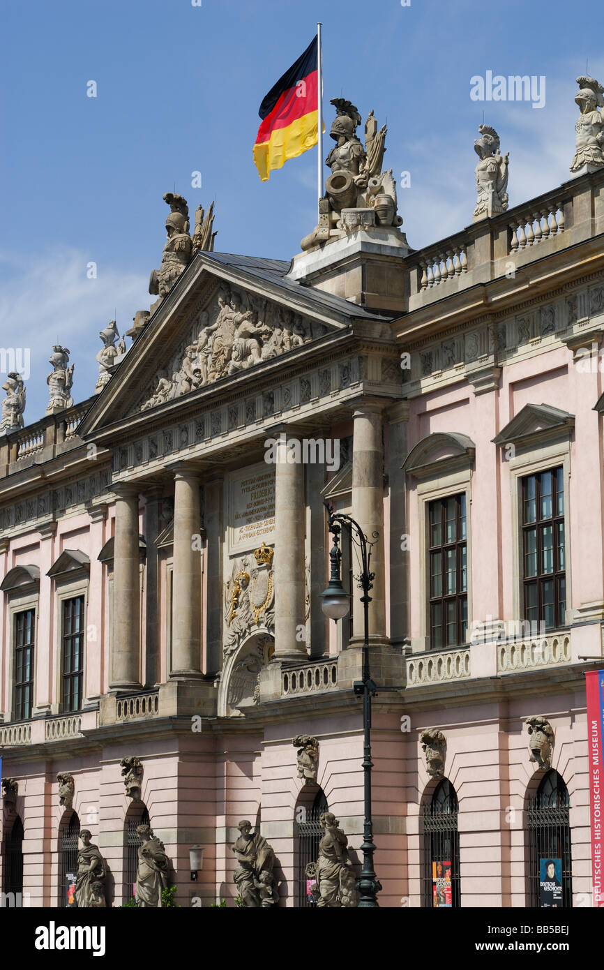 Berlin Allemagne extérieur de musée d'histoire allemande Deutsches Historisches Museum sur l'Unter den Linden Banque D'Images