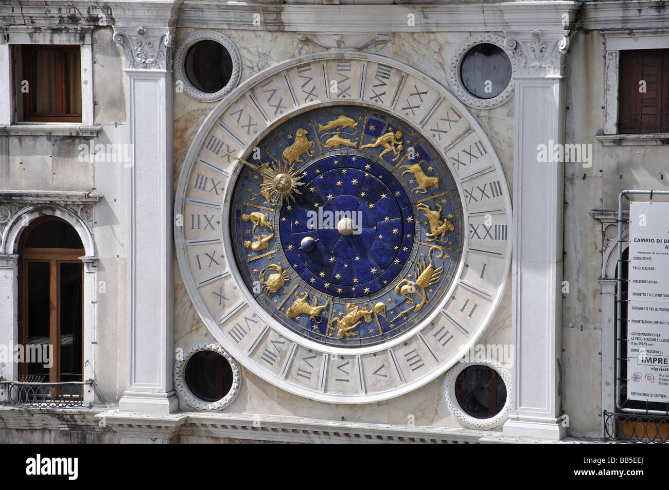 La tour de l'horloge, la Place Saint-Marc, Venise, Venise, Vénétie, province de l'Italie Banque D'Images
