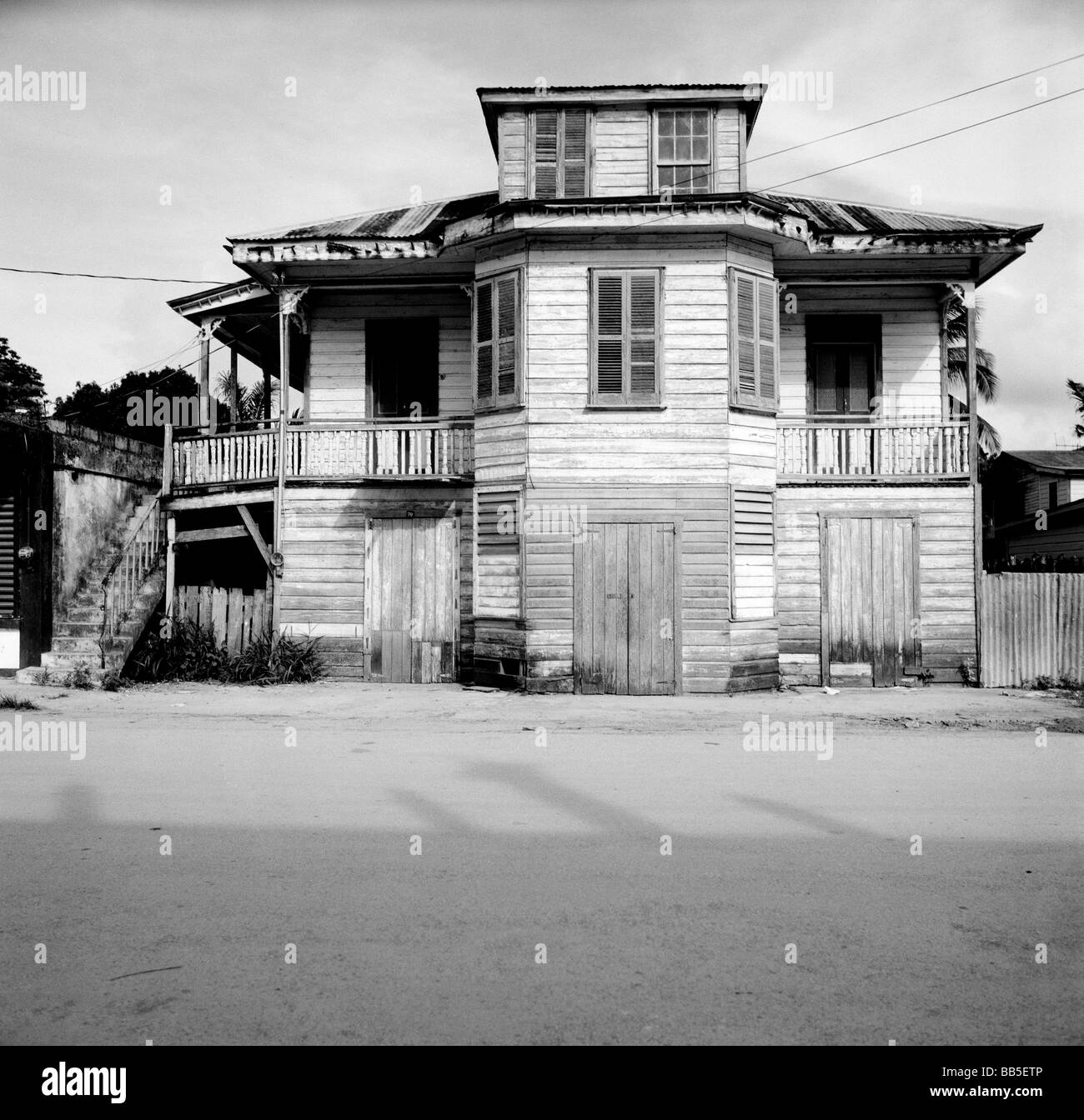 Maison traditionnelle en bois dans la ville de Corozal, Belize, Amérique Centrale Banque D'Images