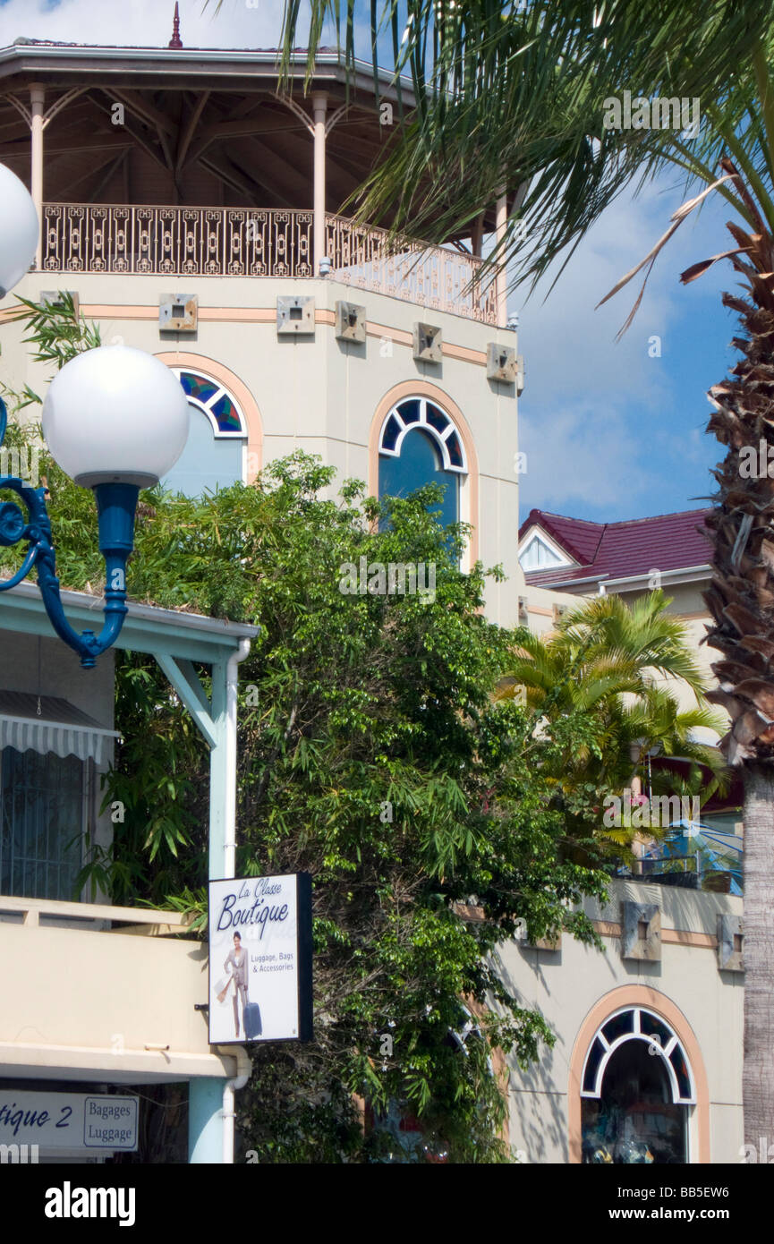 Boutique et une partie de la West Indies Shopping Mall française de Saint Martin Banque D'Images