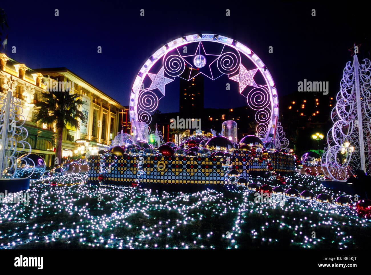 Décoration intérieure pendant la période de Noël sur la place du Casino Palace à Monaco Banque D'Images