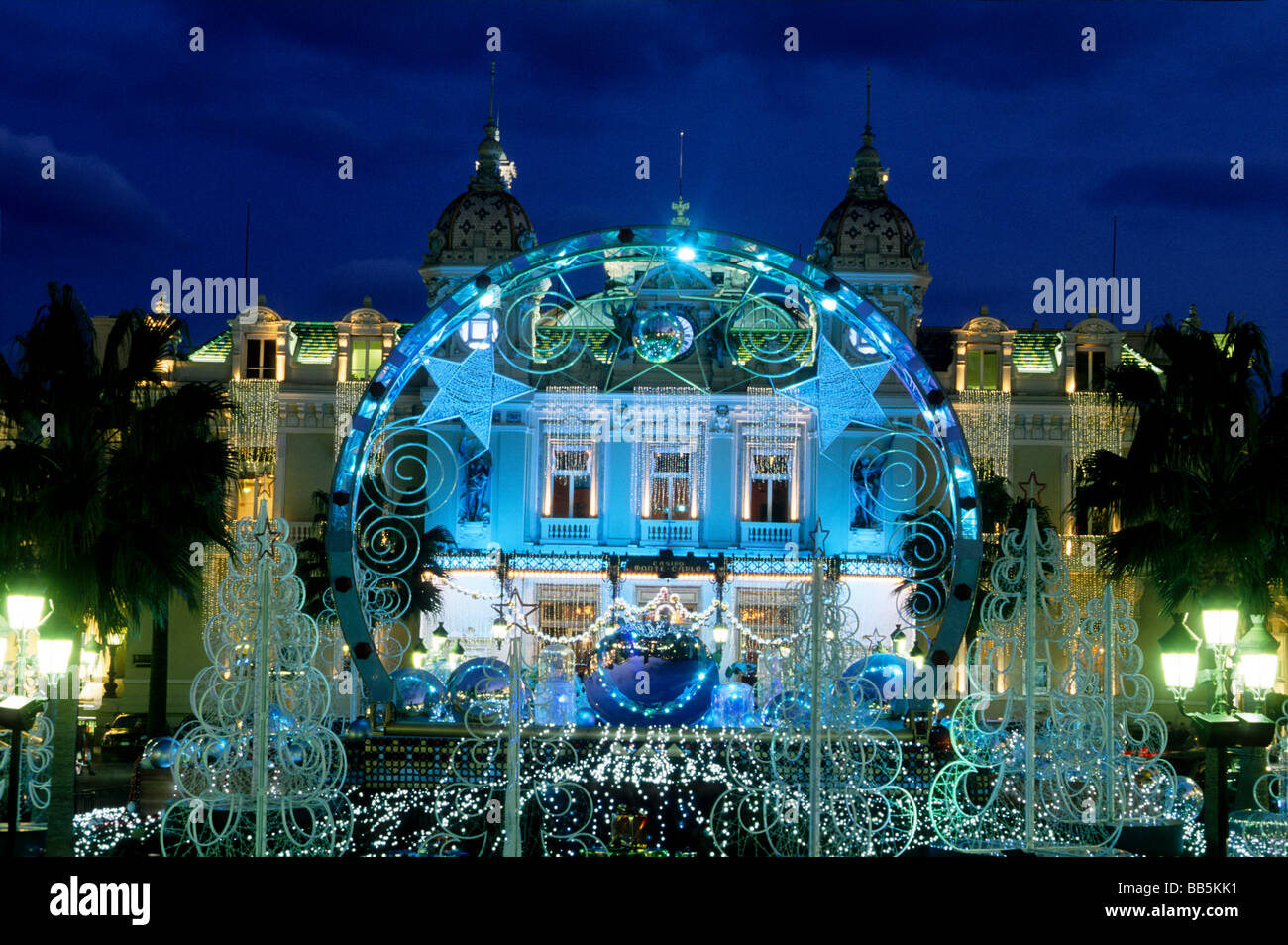 Décoration intérieure pendant la période de Noël sur la place du Casino Palace à Monaco Banque D'Images