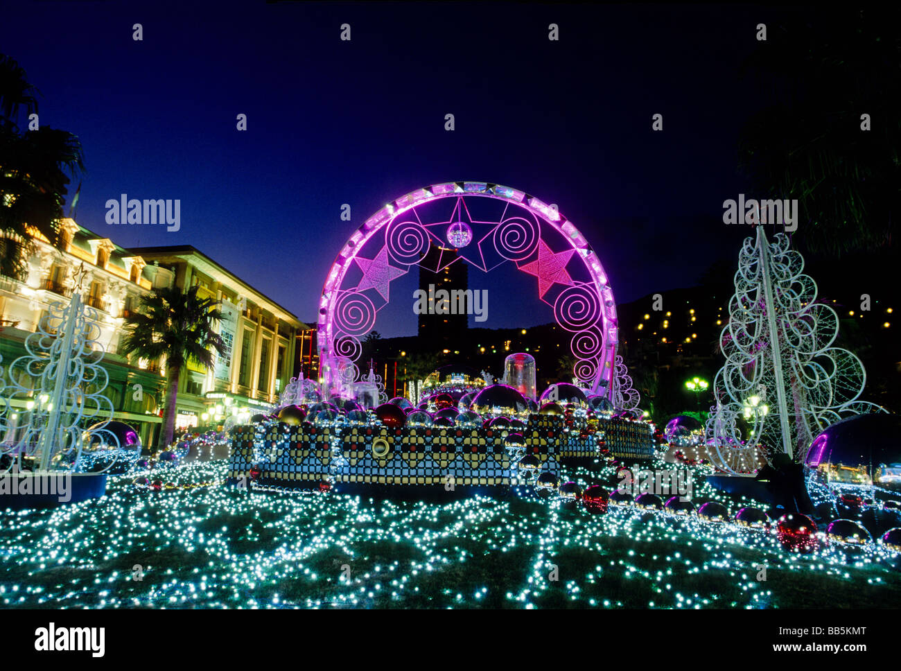 Décoration intérieure pendant la période de Noël sur la place du Casino Palace à Monaco Banque D'Images