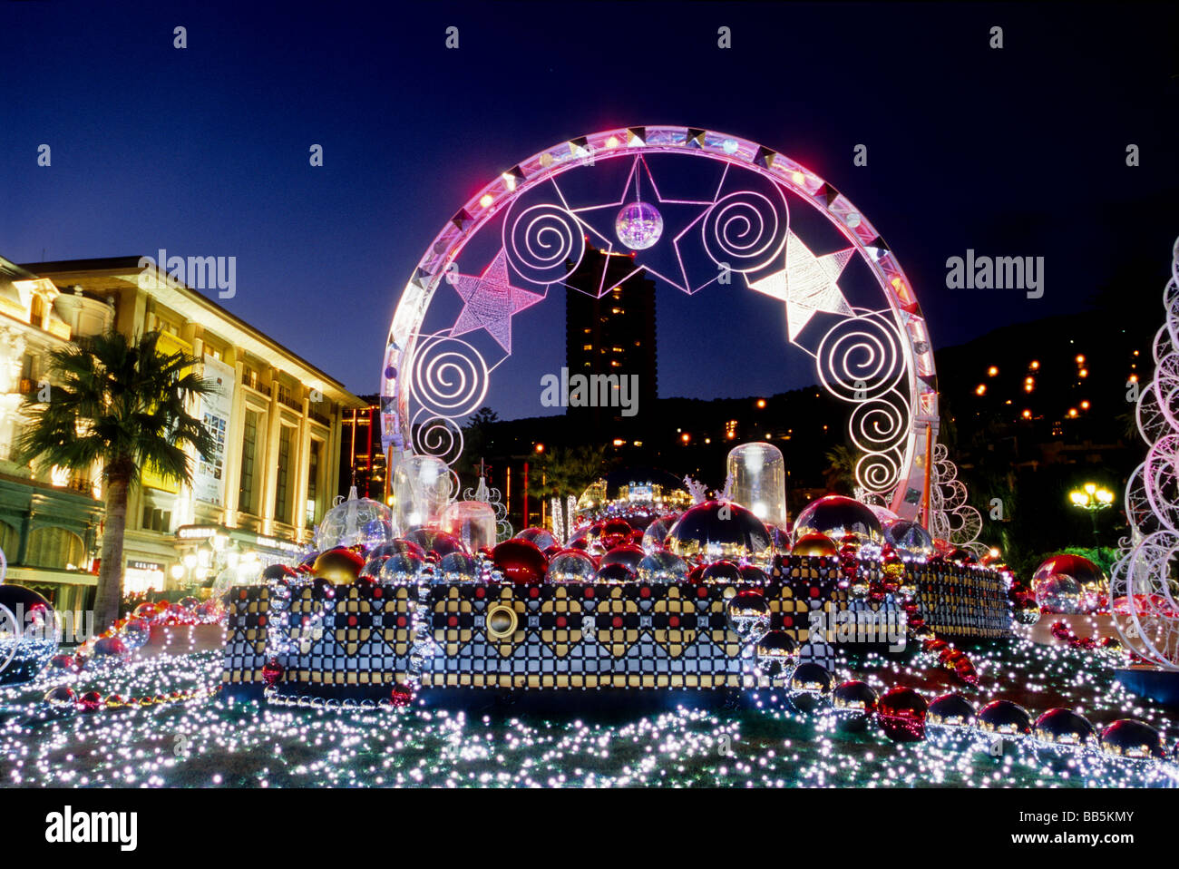 Décoration intérieure pendant la période de Noël sur la place du Casino Palace à Monaco Banque D'Images