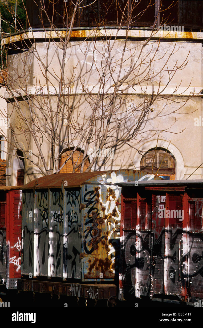 Peintures urbaines sur la gare abandonnée Banque D'Images