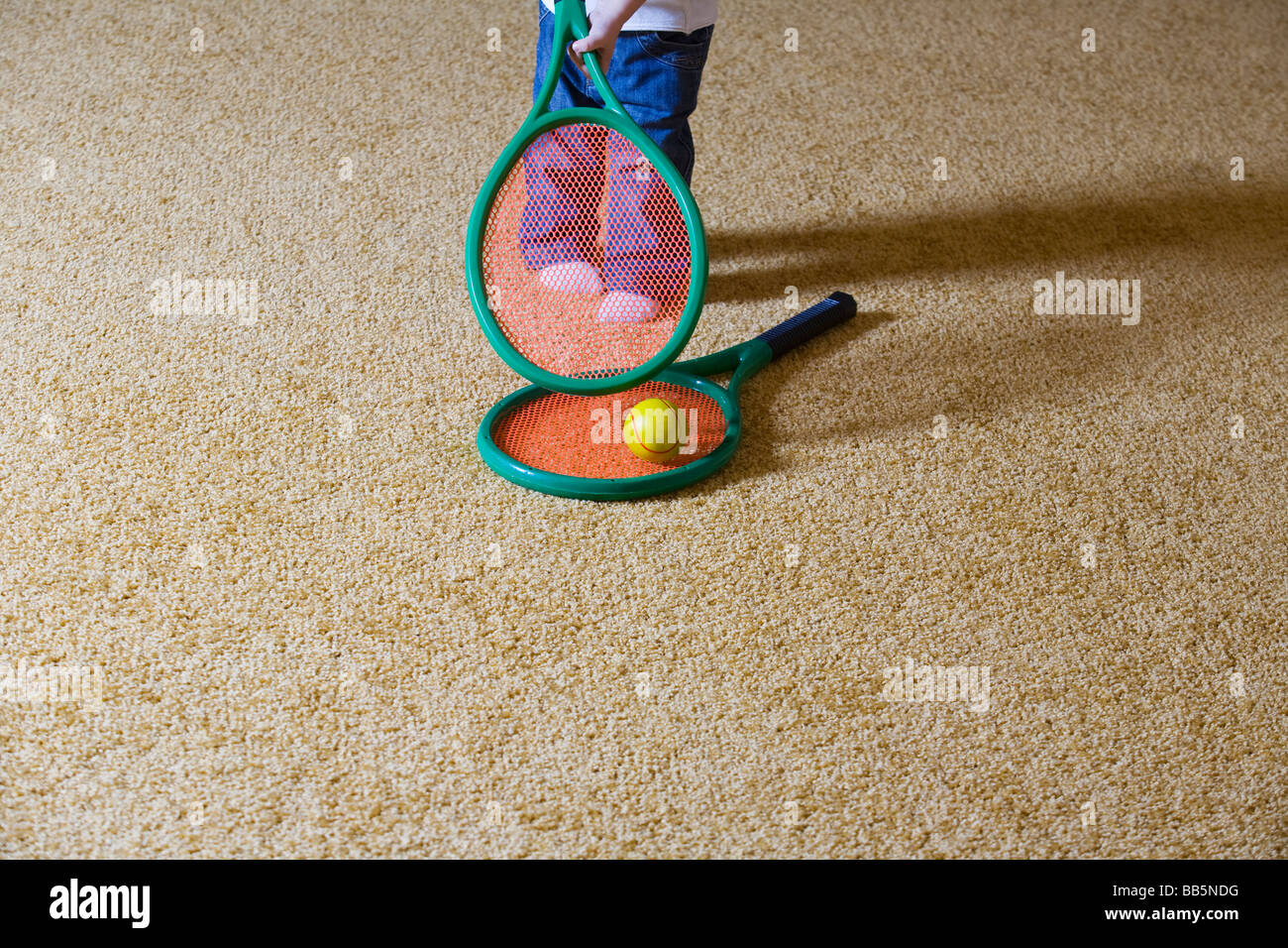 Baby Girl holding tennis racket Banque D'Images