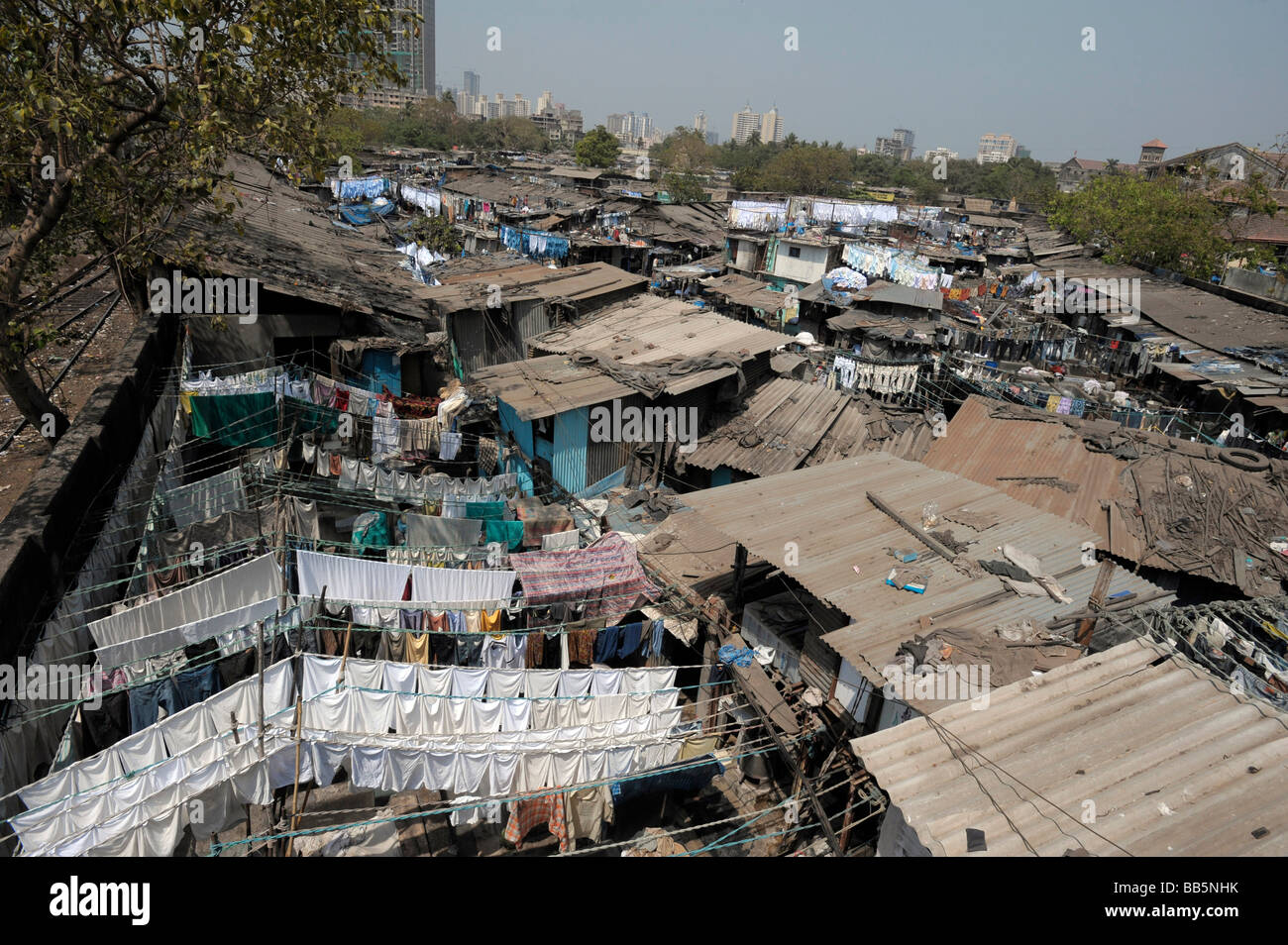 Avis de Dhobi Ghats avec Mumbai skyline en arrière-plan Banque D'Images