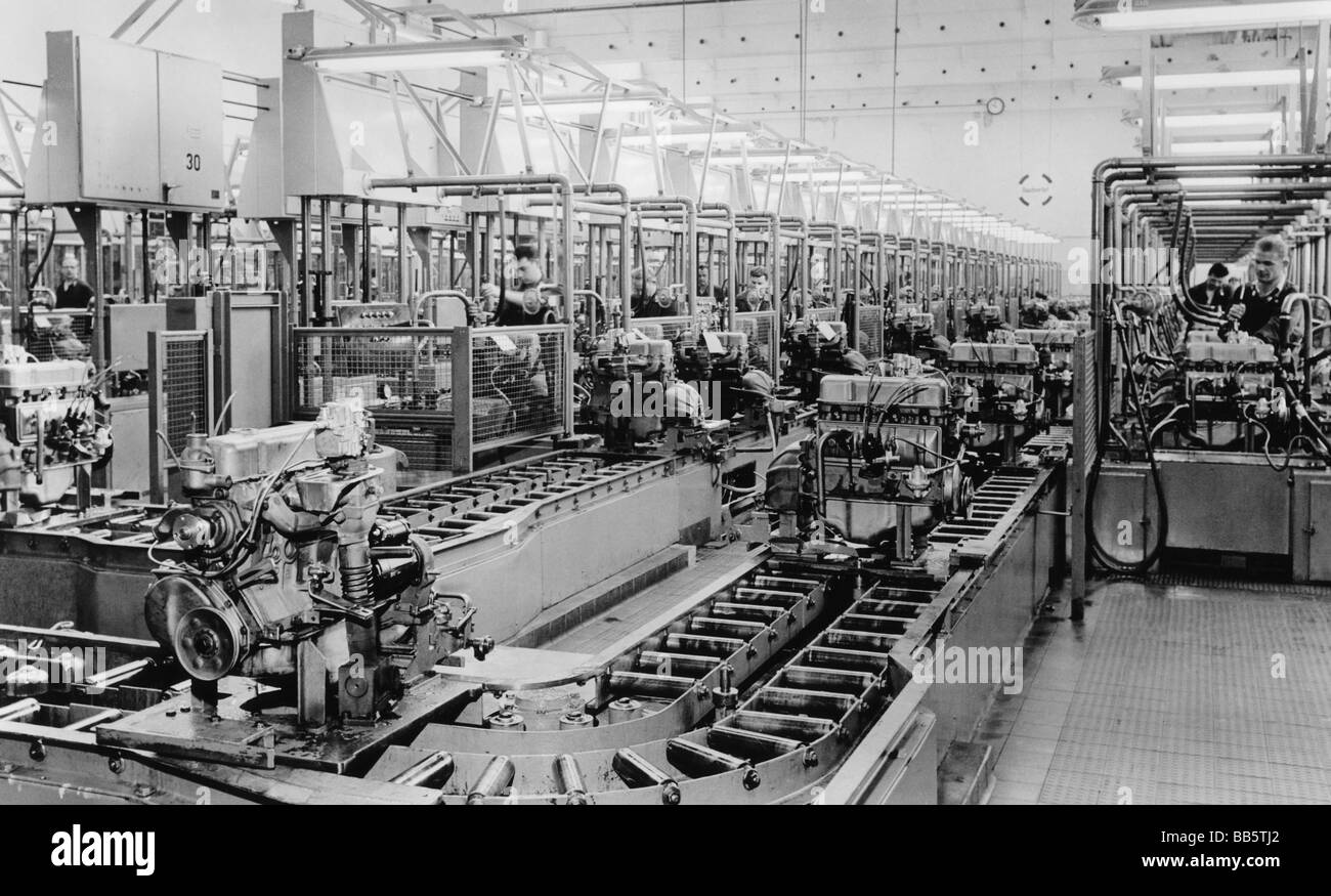 Industrie, industrie automobile, usine de moteurs Opel, bancs d'essai avec chaîne de montage, 22.8.1961, Banque D'Images