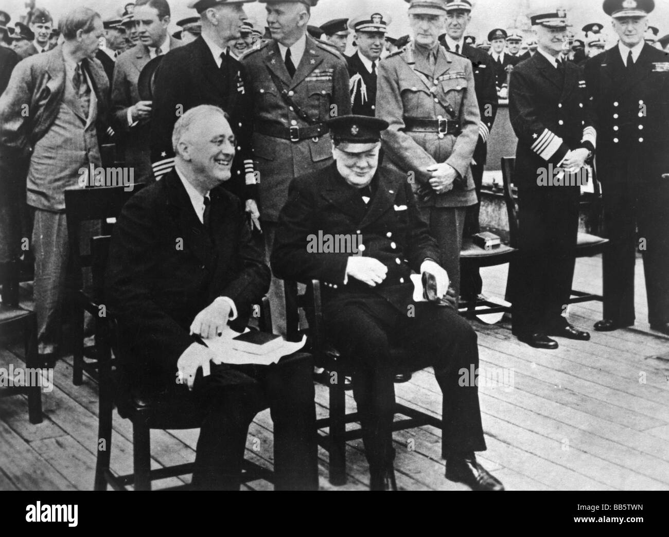 Événements, deuxième Guerre mondiale / seconde Guerre mondiale, conférences, Conférence de l'Atlantique, 9.8.1941 - 12.8.1941, le président Franklin Delano Roosevelt et le premier ministre Sir Winston Churchill à bord du HMS 'Prince of Wales', Neufundland, Banque D'Images