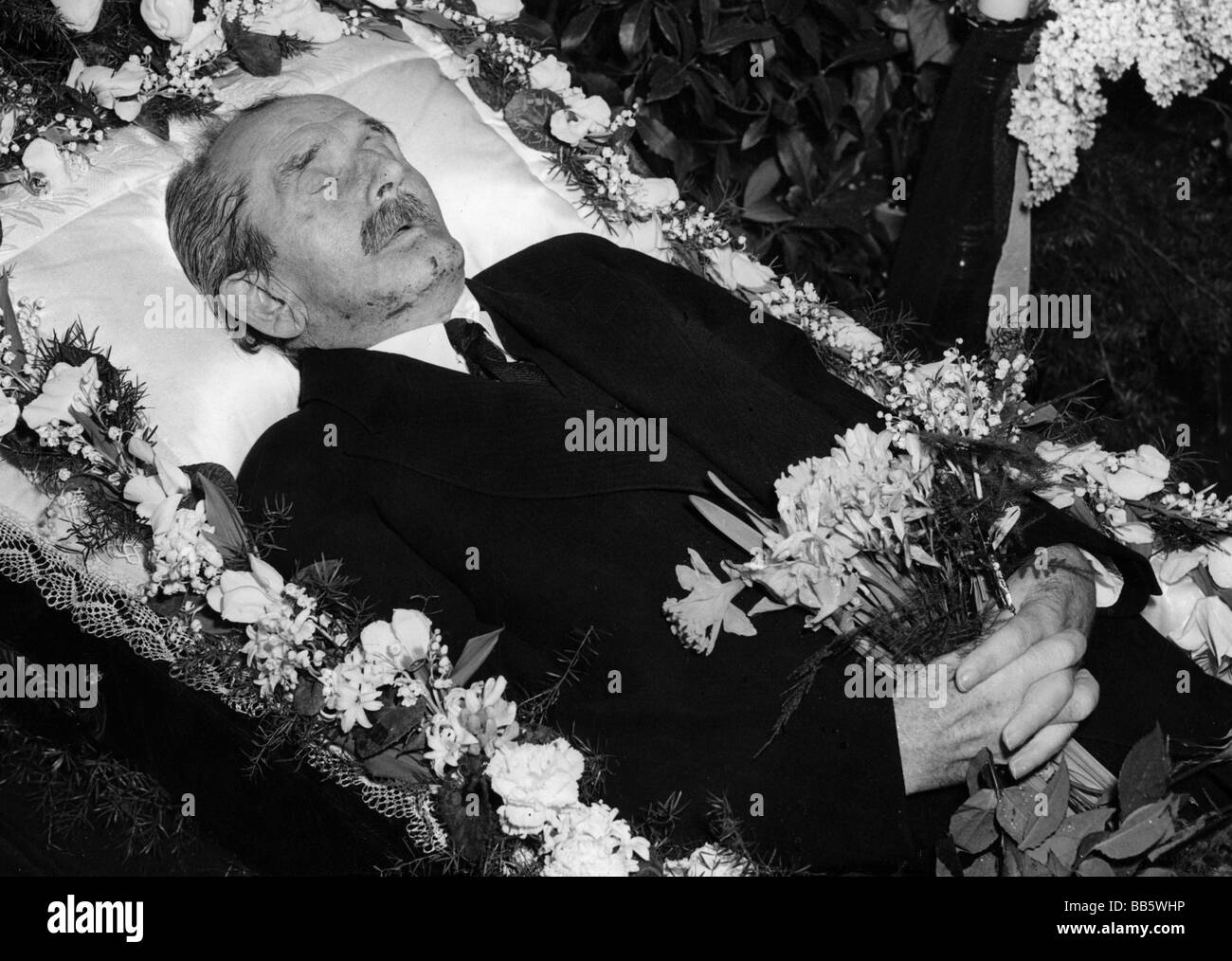 Porsche, Ferdinand, 3.9.1875 - 30.1.1951, constructeur automobile autrichien, mort, sur le lit de la mort, Stuttgart, 1.2.1951, , Banque D'Images