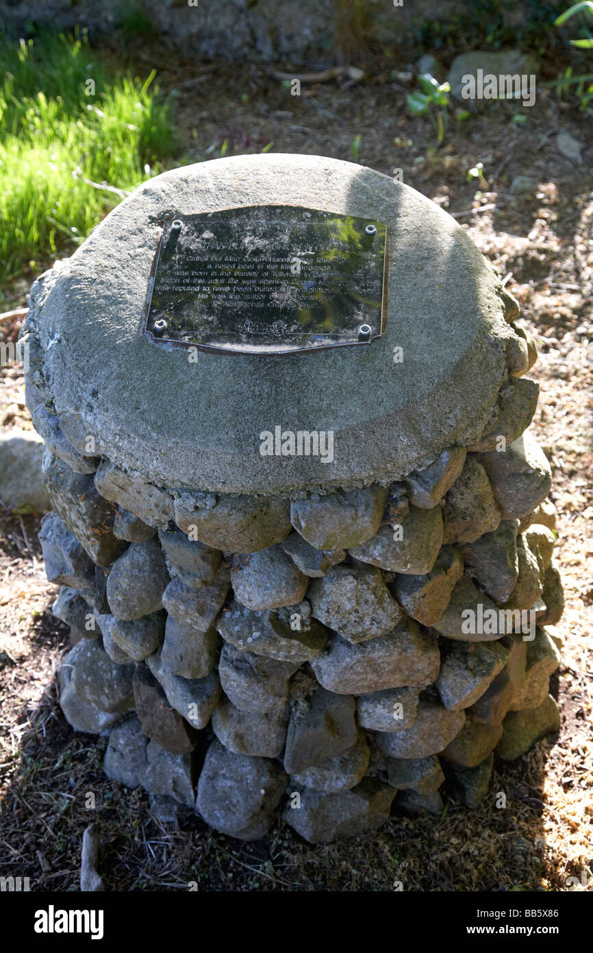 Mémorial à Cathal Mac Giolla Ghunna Buí le poète irlandais ont pour réputation d'être enterré à Domhnach Maighen Banque D'Images