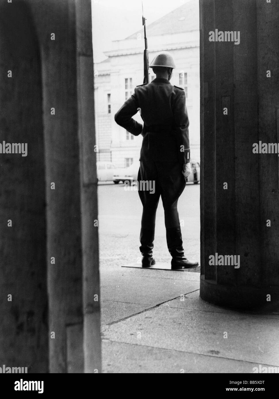 Militaire, Allemagne de l'est, Armée populaire nationale, Forces terrestres, garde d'honneur, Neue Wache, soldats du régiment des gardes 'Friedrich Engels', Berlin-est, 4.11.1970, , Banque D'Images