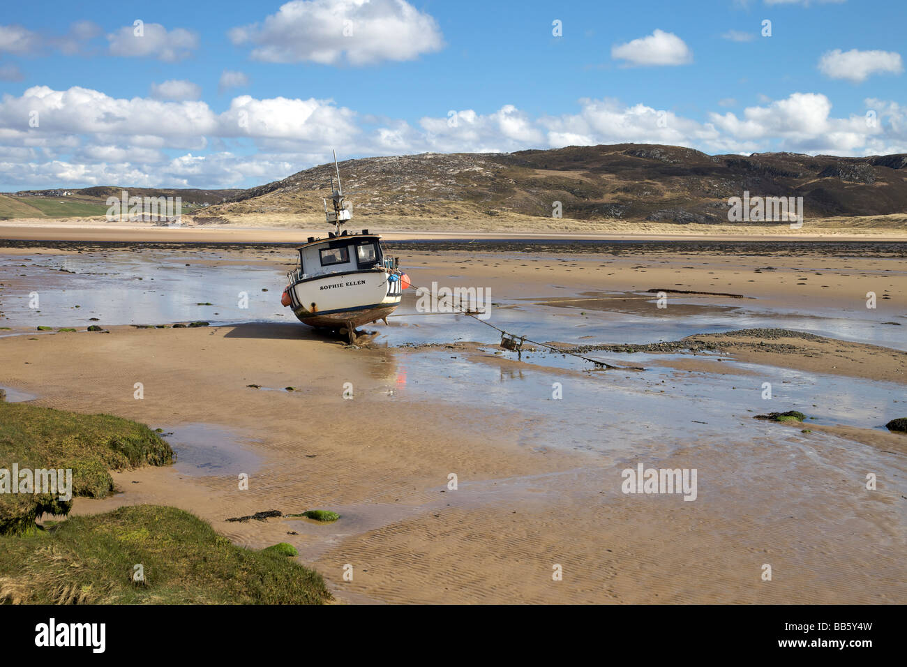 Bateau de pêche au beau Torrisdale Bay, près de Bettyhill, Sutherland Banque D'Images