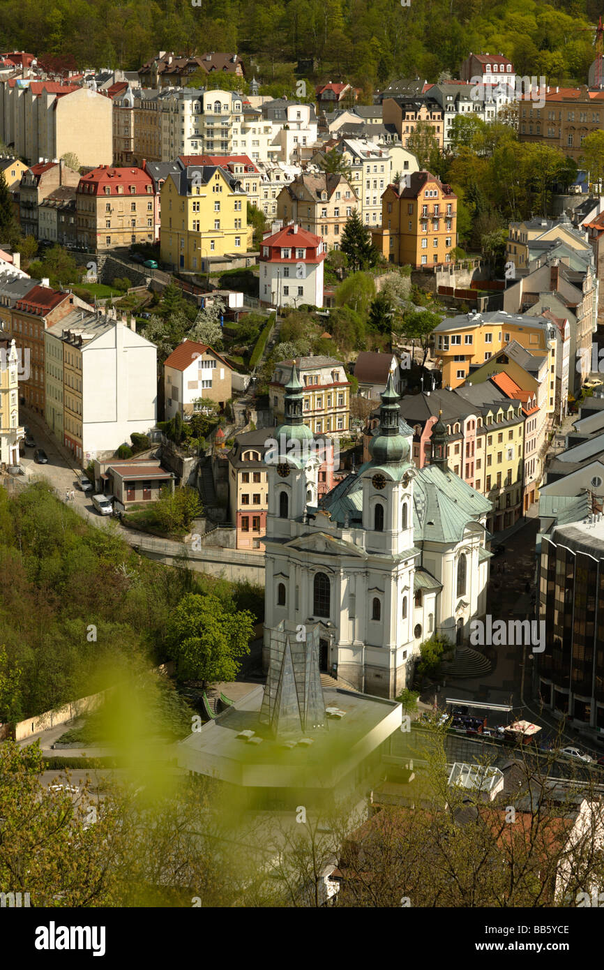 Avis de Karlovy Vary de Jelení skok, Marie Madeleine, l'église baroque de Bohême de l'Ouest, République Tchèque, Europe Banque D'Images