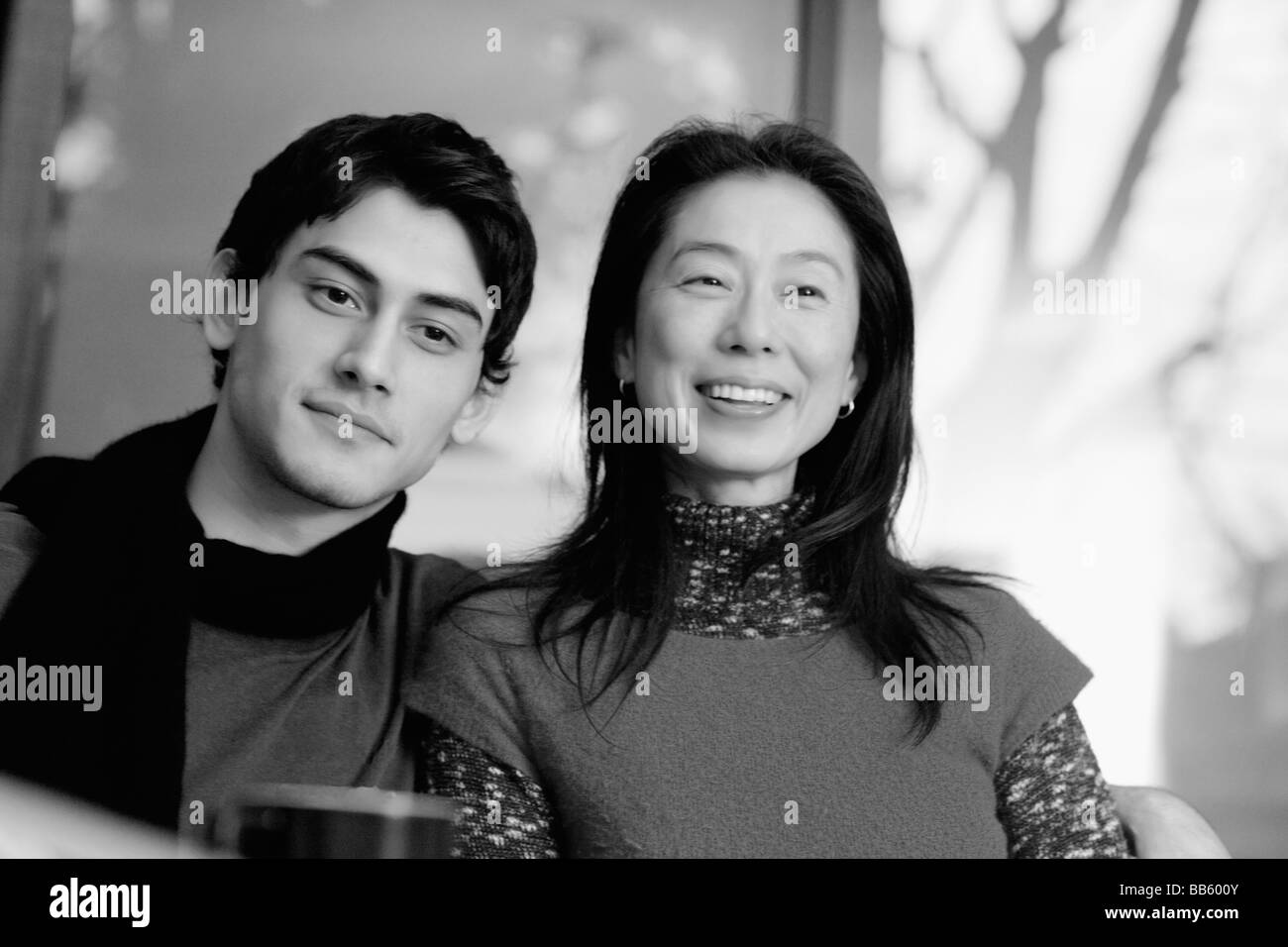 Asian mother smiling with son Banque D'Images