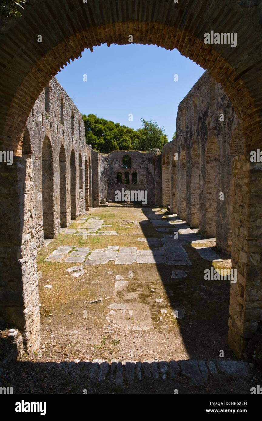 La grande basilique à l'ancienne ville romaine de Butrint Site du patrimoine mondial de l'intérieur d'un parc national dans la République d'Albanie Banque D'Images