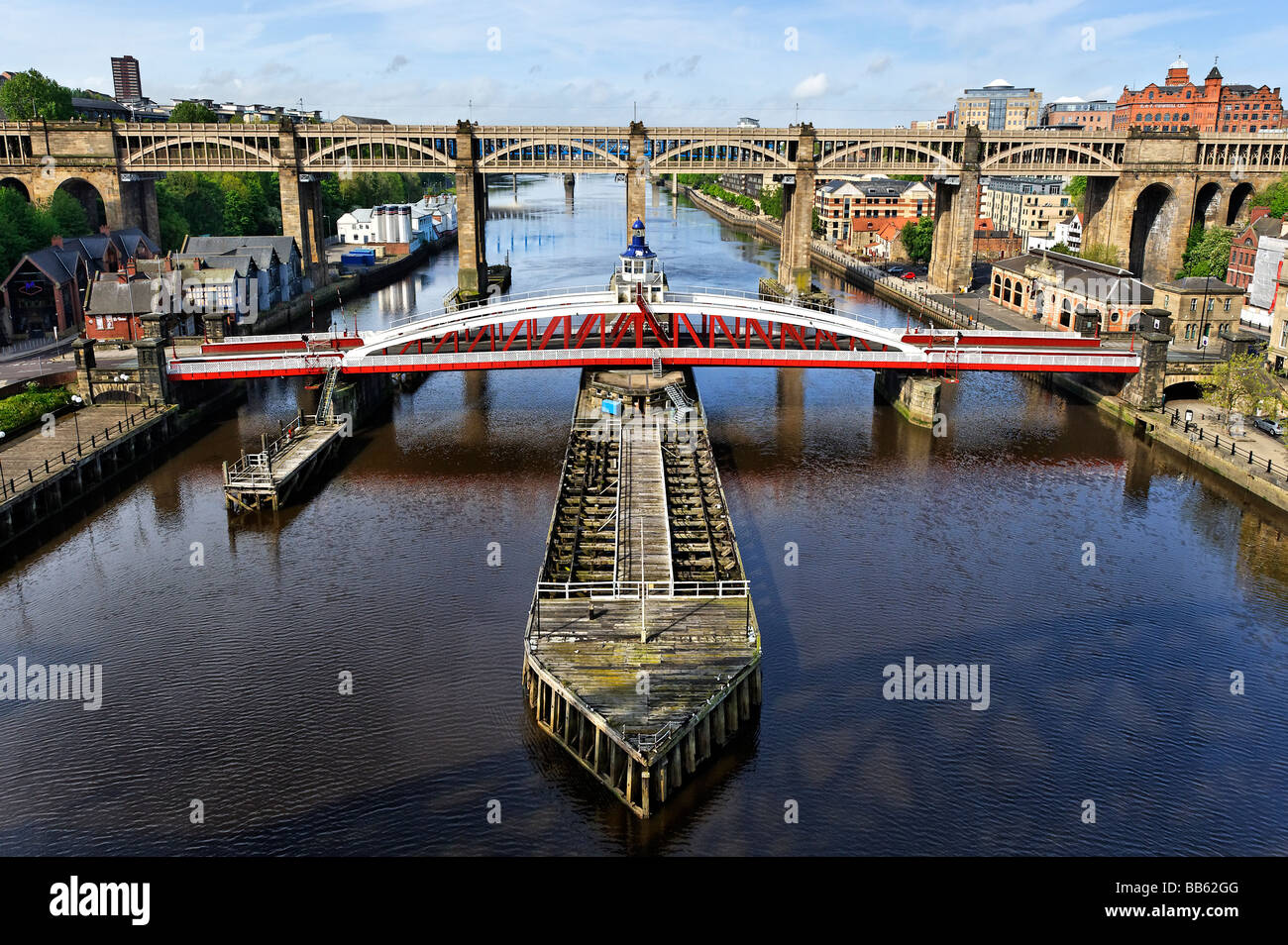 Reliant le pont Gateshead et Newcastle-upon-Tyne Banque D'Images