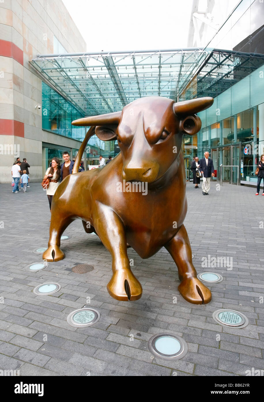 L'extérieur de la statue Bull centre commercial Bullring, Birmingham. Banque D'Images