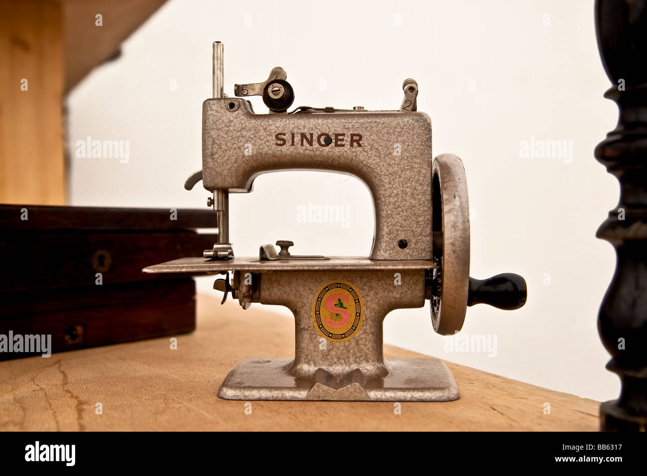 Machine à coudre chanteur antique Banque de photographies et d'images à  haute résolution - Alamy