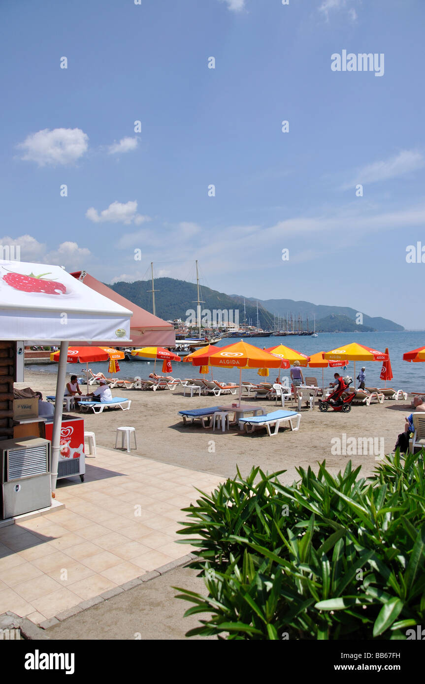 Vue sur la plage, Marmaris, Içmeler Péninsule, Mulga Province, Turkey Banque D'Images