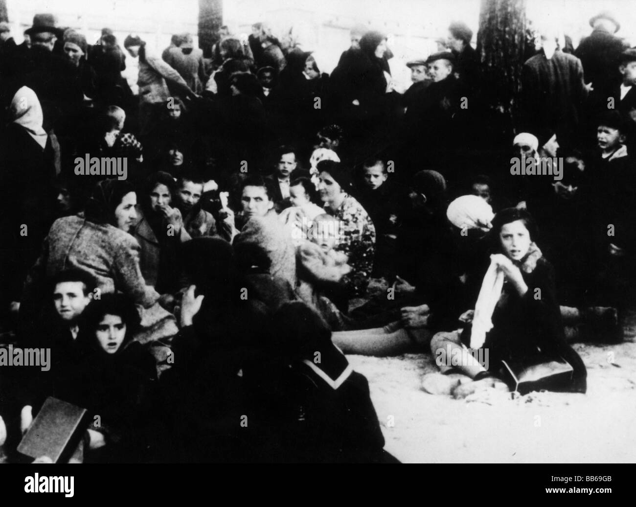 Nazisme / socialisme national, crimes, camps de concentration, Auschwitz, Pologne, prisonniers, se reposent sur la chambre à gaz, vers 1943, Banque D'Images