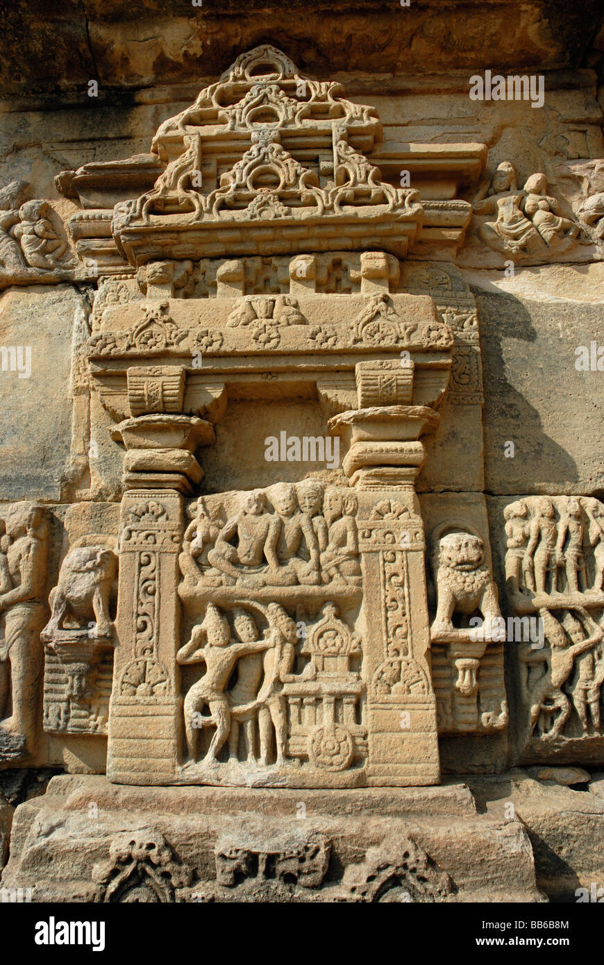 Pattadkal-Karnataka Papanath, temple, niche décorative sur le mur sud. Banque D'Images