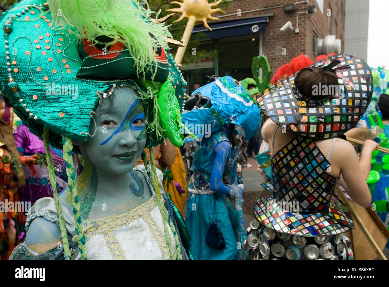 Des centaines de militants participent à la fête de la terre de la rivière Hudson à New York Pageant Banque D'Images