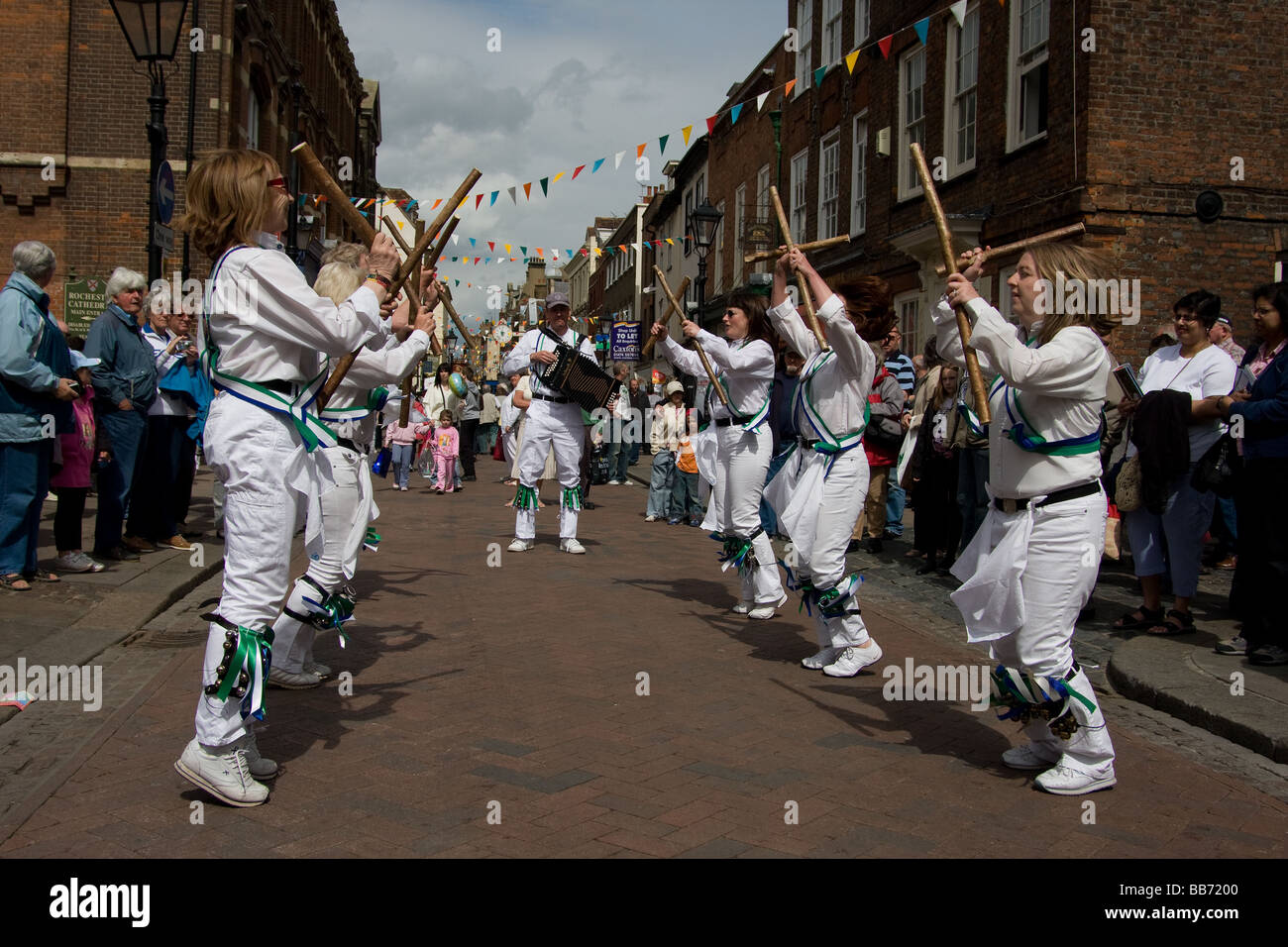 Morris artiste de rue, artiste danseuse costume rochester sweeps festival angleterre kent Banque D'Images