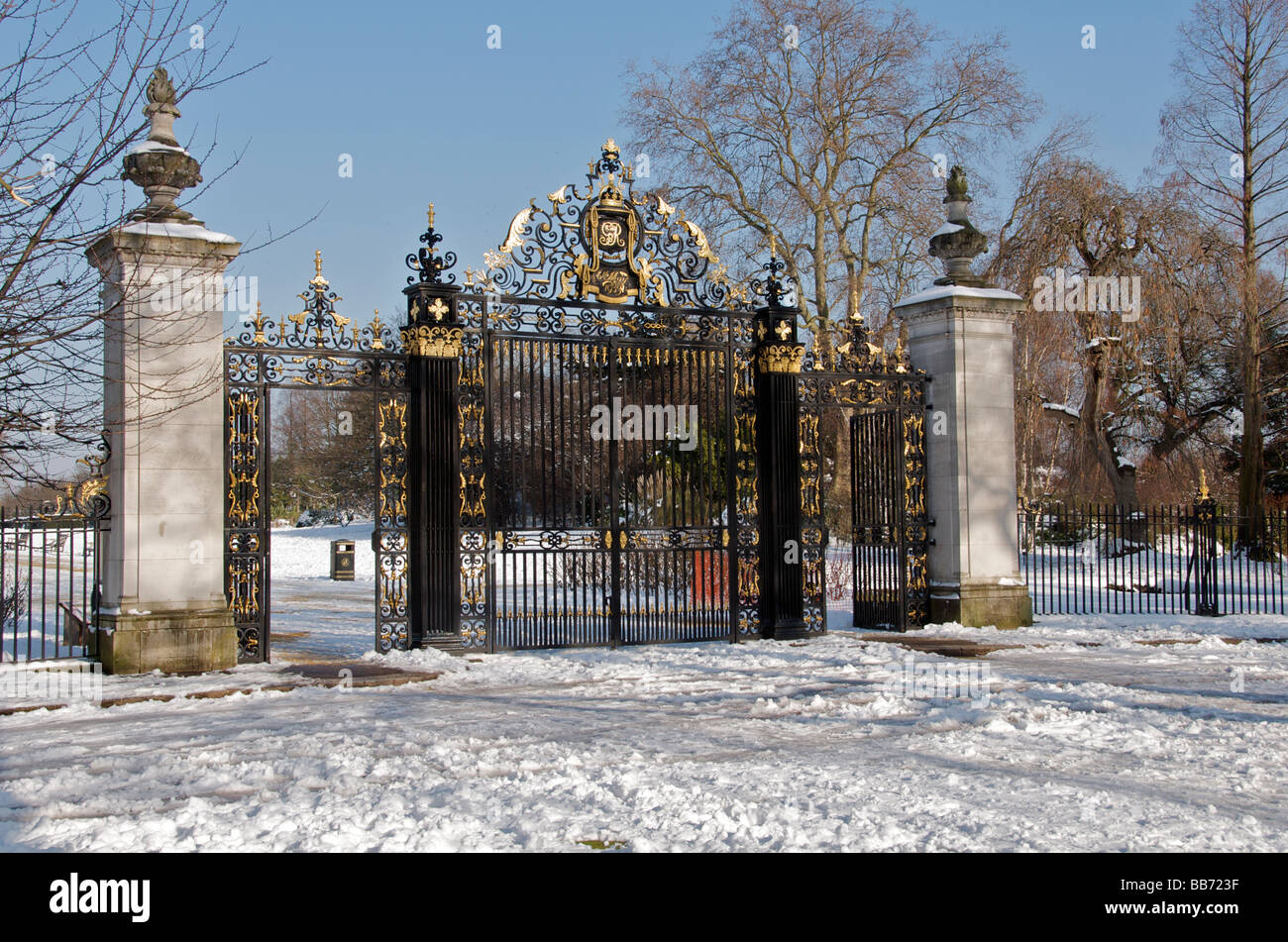 La porte du Jubilé en hiver entrée de Queen Mary's Garden Cercle Intérieur Regents Park Londres Angleterre Royaume-uni Banque D'Images