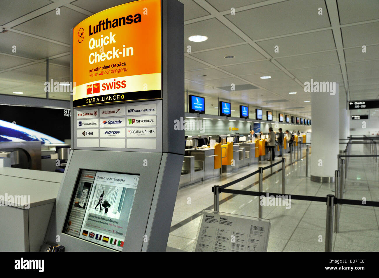 Check-in et check-in rapide, Terminal 2, Aéroport de MUC II, Munich, Bavaria, Germany, Europe Banque D'Images