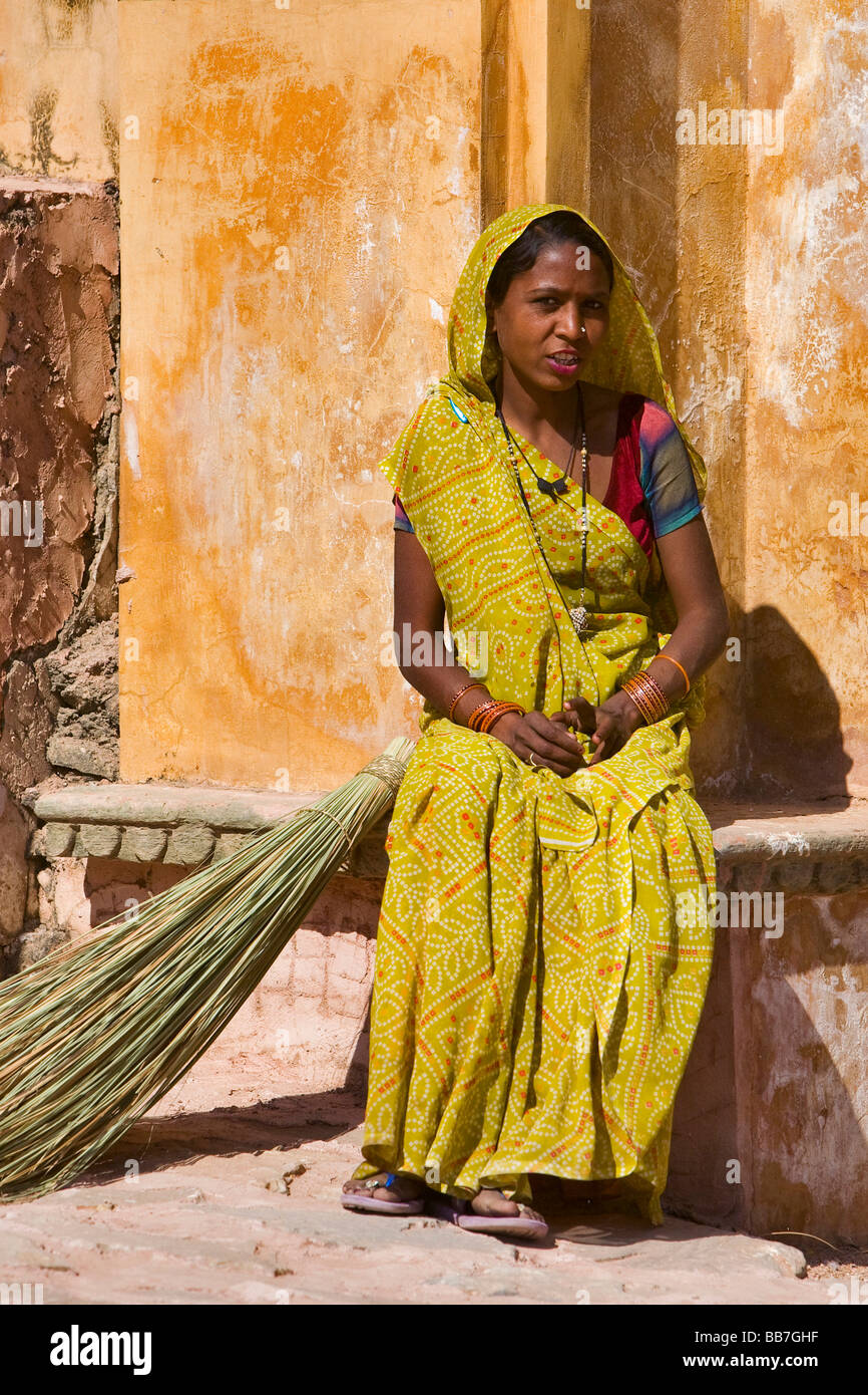 Travailleur indien portant des vêtements traditionnels, l'Inde du Nord, Inde,  Asie Photo Stock - Alamy