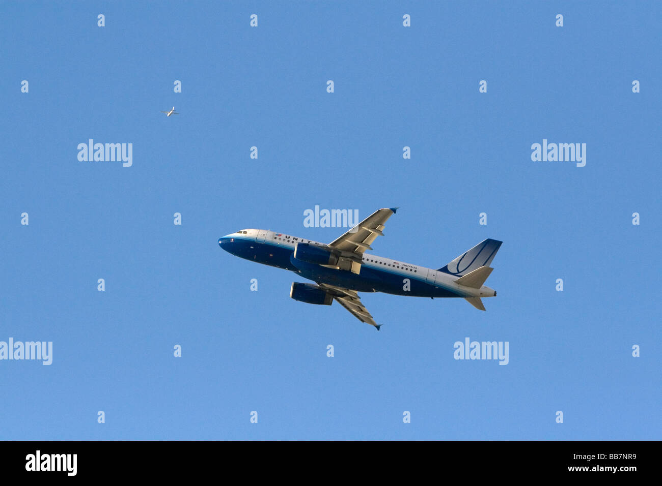 United Airlines Airbus 319 en vol de LAX à Los Angeles California USA Banque D'Images