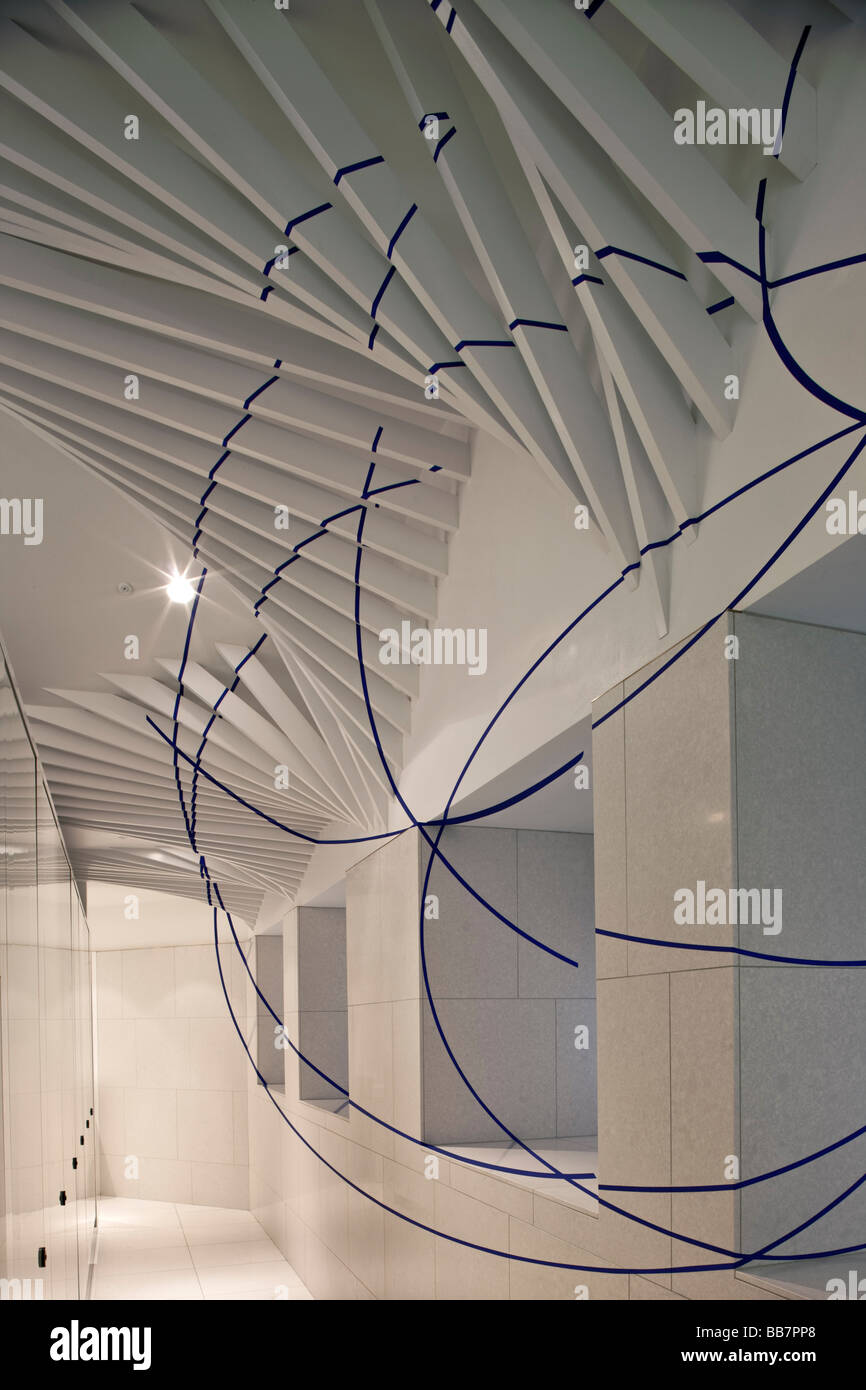 Rénovation mesdames toilettes au Victoria and Albert Museum l'intégration d'une installation d'art géométrique Banque D'Images