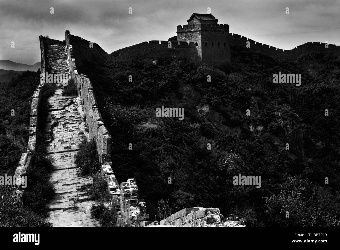 Les tâches d'une section de la Grande Muraille et ses tours de guet à Jinshanling, 160km au nord de Beijing, République populaire de Chine. Banque D'Images