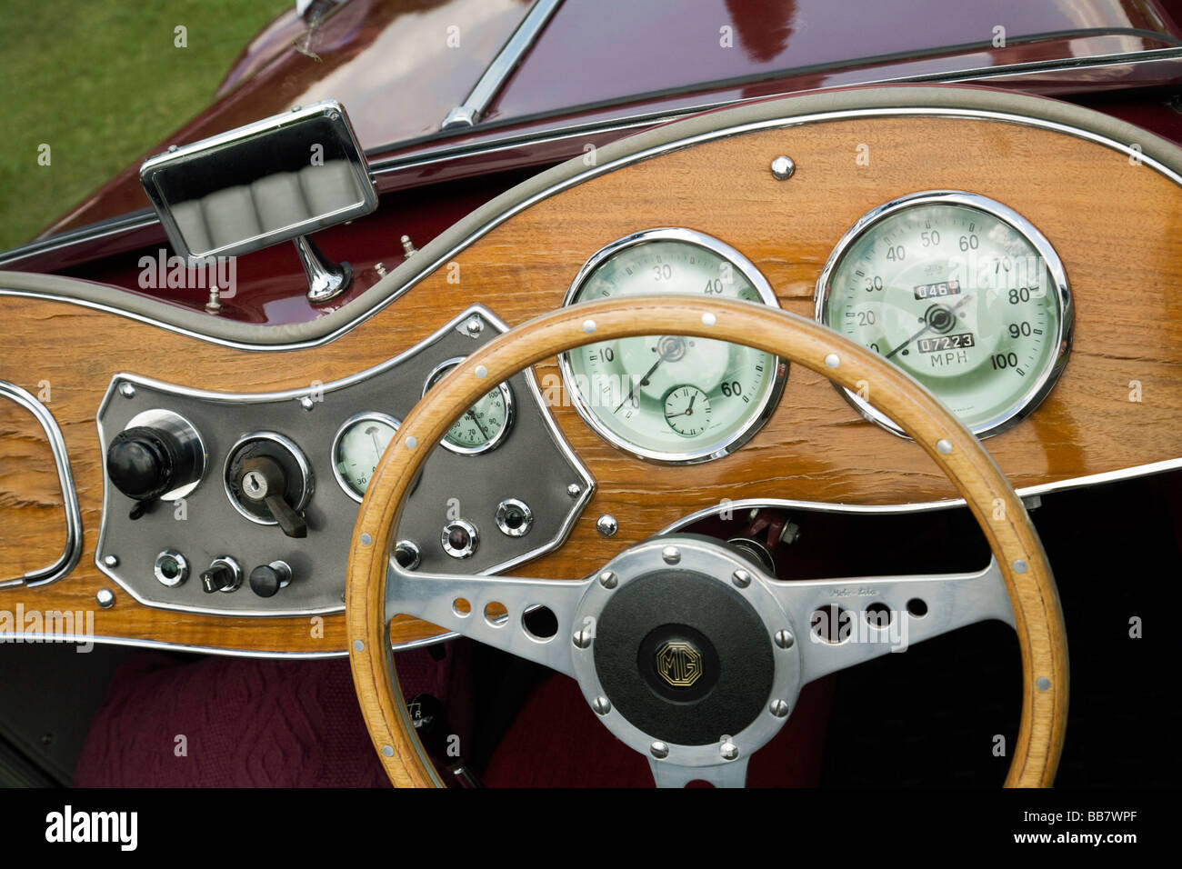 Close up de la planche de bord d'une voiture de sport MG vintage, Wallingford Oxfordshire, rallye de voitures classiques UK Banque D'Images