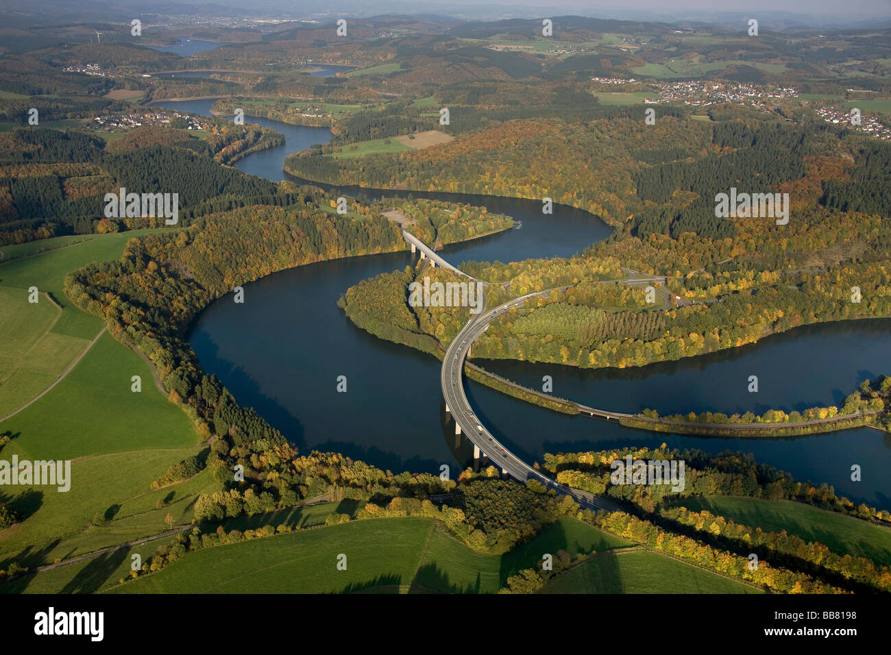 Photographie aérienne, réservoir Biggesee, freeway feeder road, pré-réservoir, Hesse, Rhénanie du Nord-Westphalie, Rhénanie-Palatinat, Allemagne, Union européenne Banque D'Images