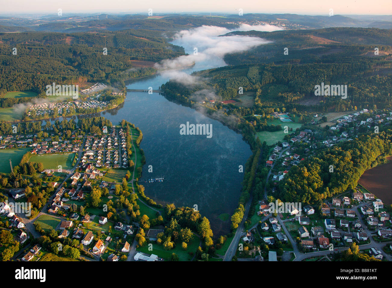 Photo aérienne, Sundern Amecke Illingheim avec Lac Sorpesee, Sundern, Coesfeld, Sauerland, Rhénanie du Nord-Westphalie, Allemagne Banque D'Images