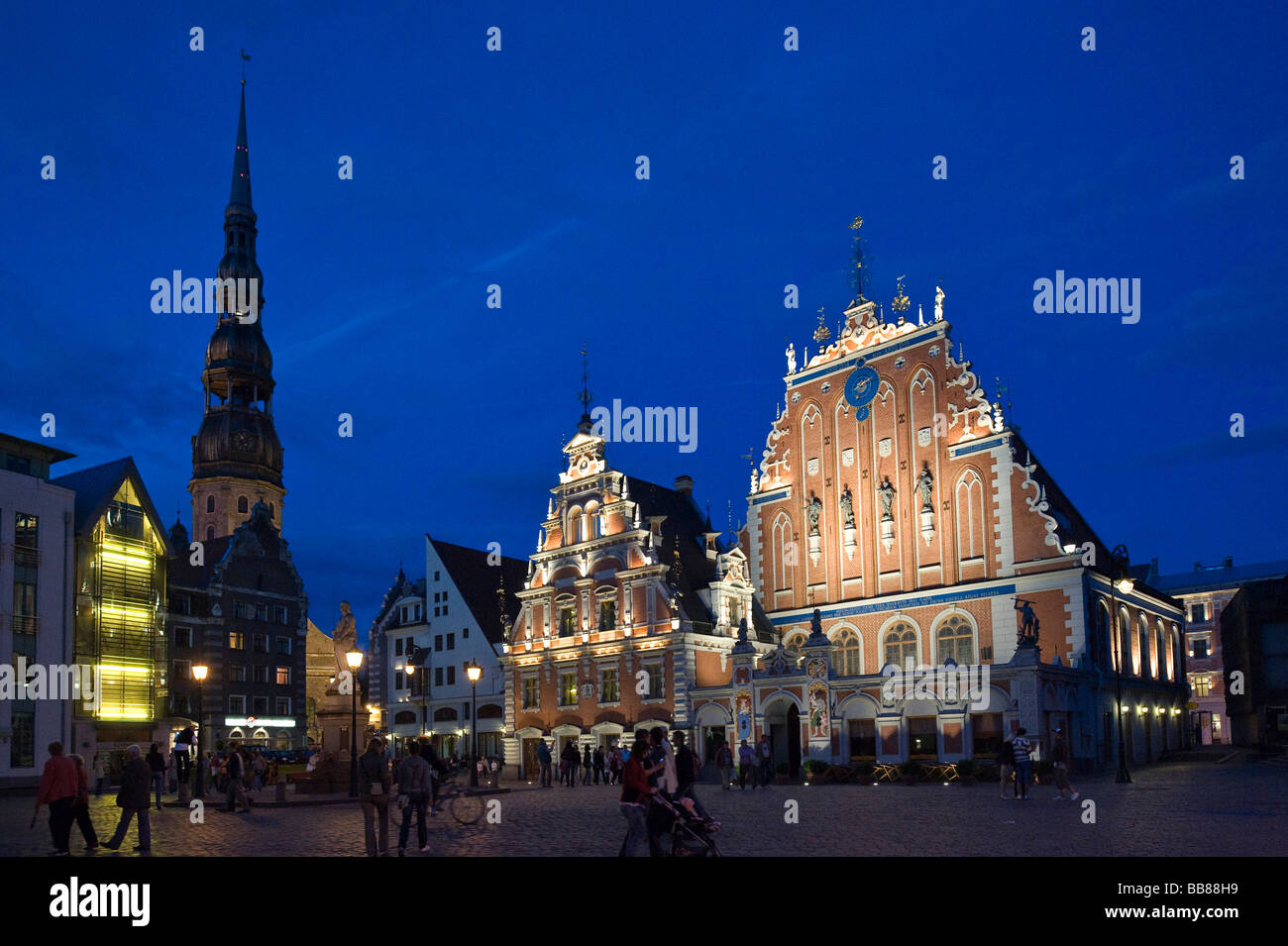 Maison des Têtes Noires à l'Raetslaukums, place de l'hôtel de ville et Saint Pierre, Riga, Lettonie, Pays Baltes Banque D'Images