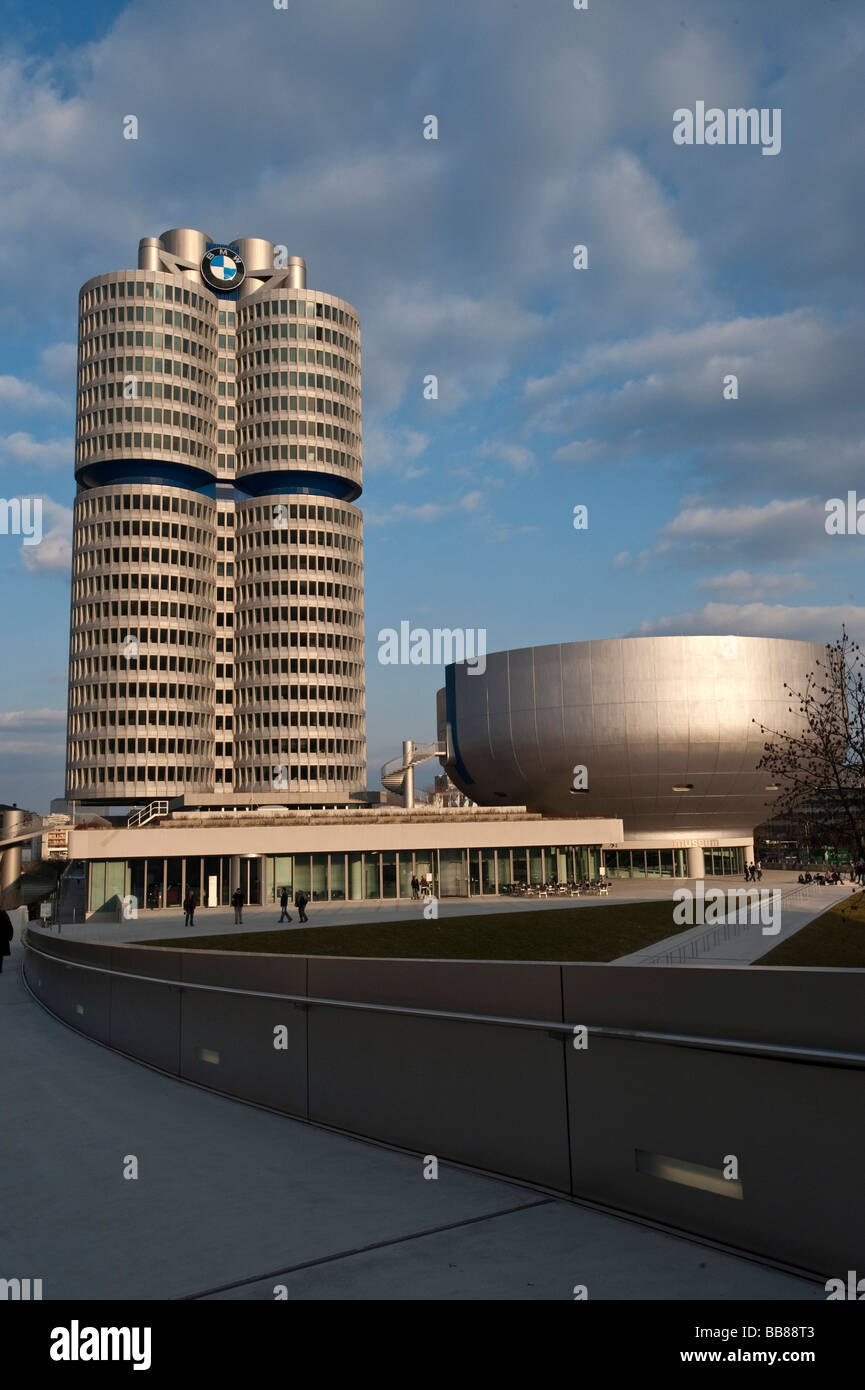 Bâtiment et BMW BMW Museum, Munich, Bavaria, Germany, Europe Banque D'Images