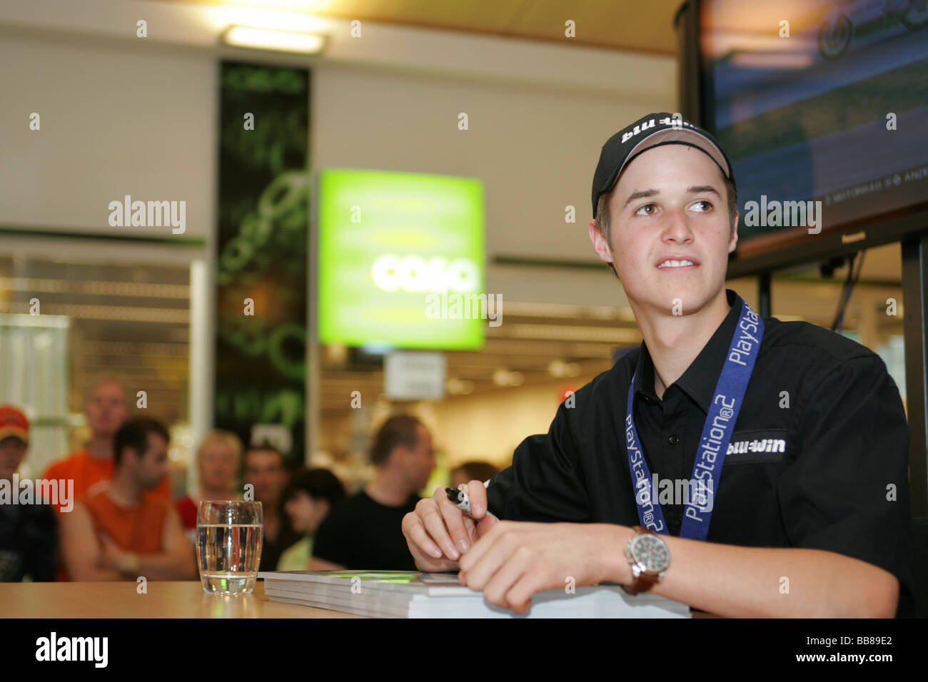 Moto suisse Thomas Luethi pendant une séance d'autographes à Emmencenter à Emmen, Suisse Banque D'Images