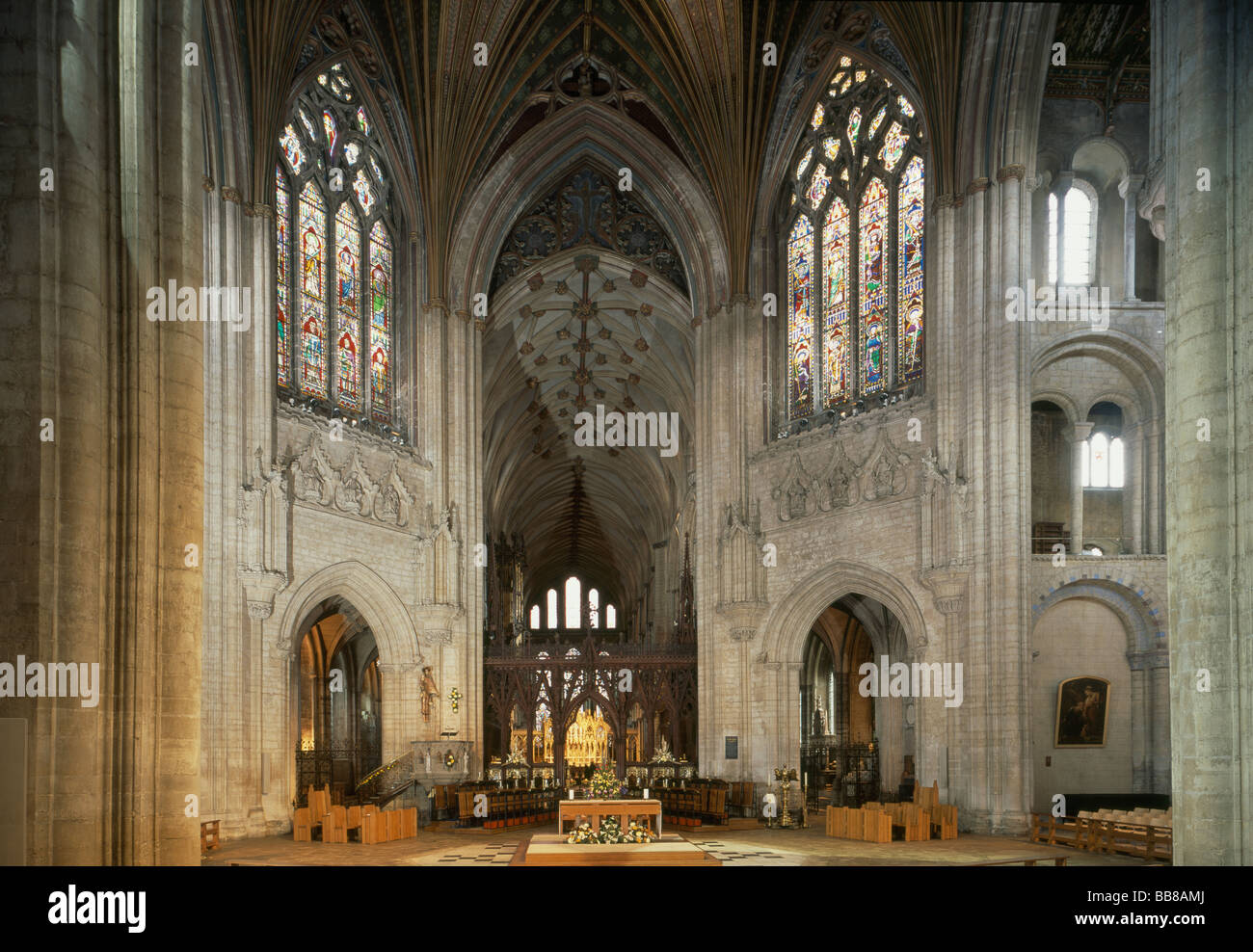 Cathédrale d'Ely crossing : octagon & grand autel. Banque D'Images