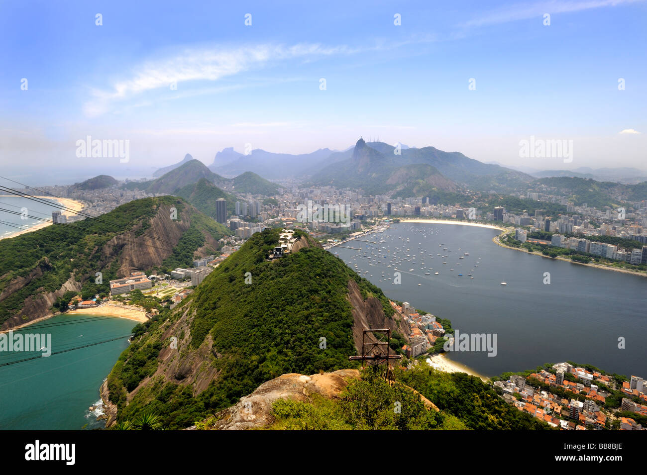 Vue depuis le mont Sugarloaf sur Rio de Janeiro, Brésil, Amérique du Sud Banque D'Images