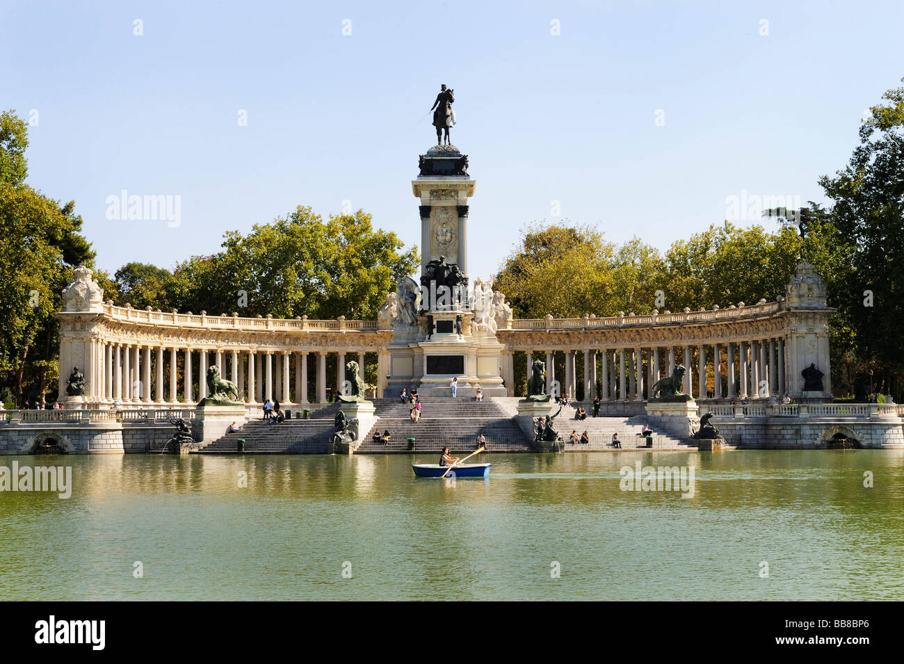 Parque del Buen Retiro, Parc de la retraite agréable ou d'El Retiro avec le monument à Alfonso XII, Madrid, Spain, Europe Banque D'Images Parque del Buen Retiro, Parc de la retraite agréable ou d'El Retiro avec le monument à Alfonso XII, Madrid, Spain, Europe Banque D'Images