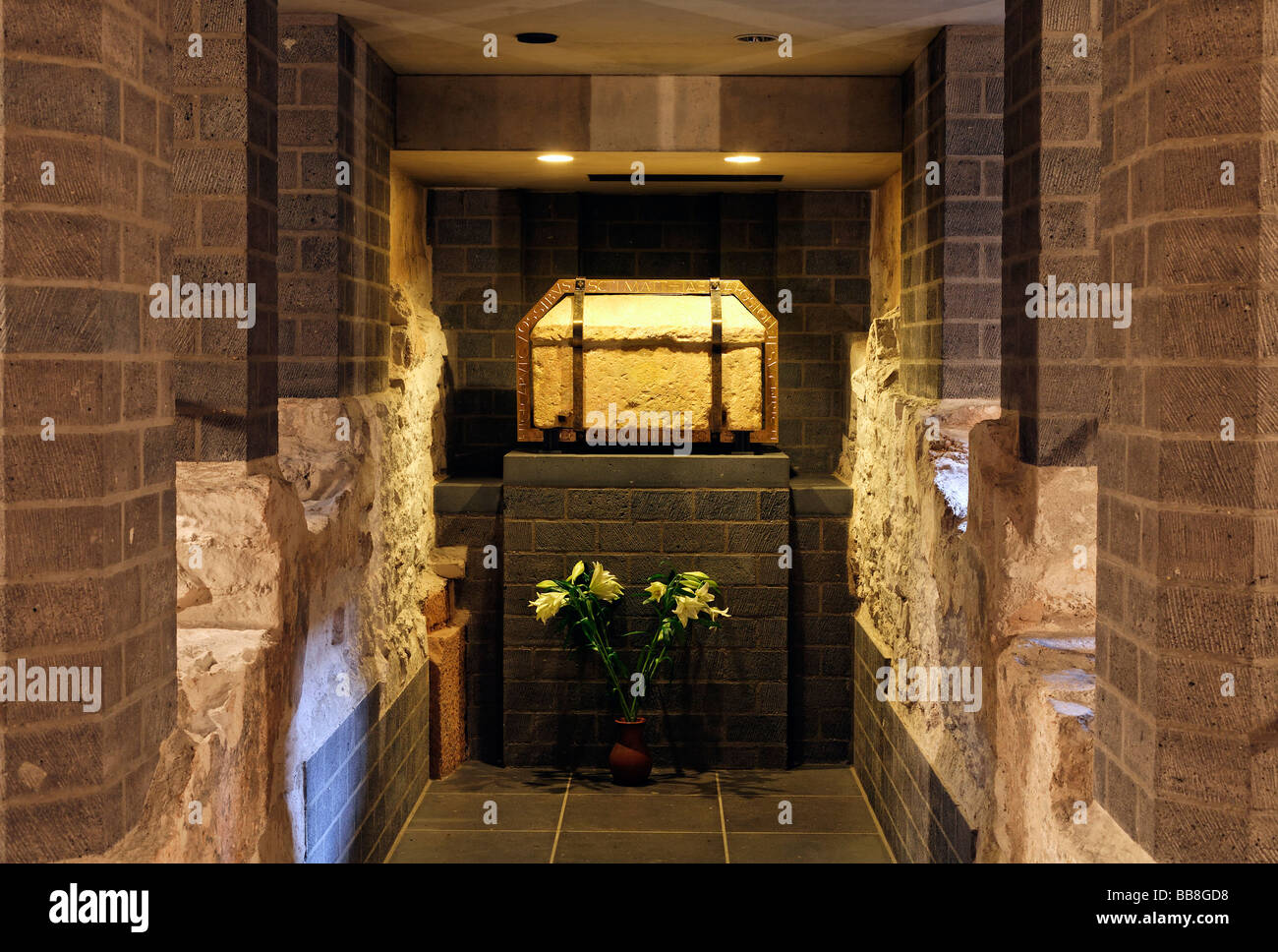 Sarcophage de l'Apôtre Saint Matthias, la crypte, la Basilique St Matthias, Abbaye Bénédictine, Trèves, Rhénanie-Palatinat, Allemagne Banque D'Images