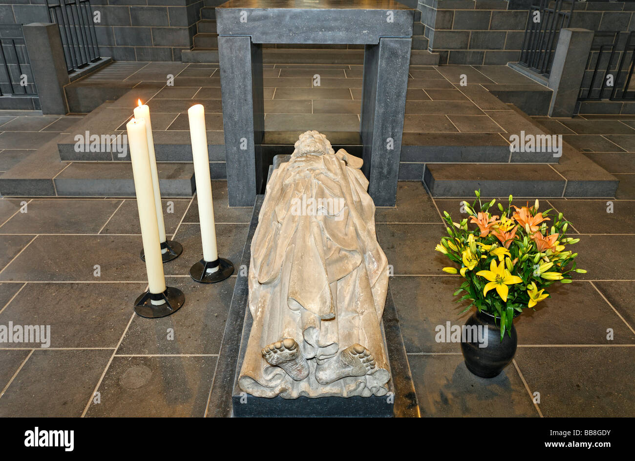 Sculpture au-dessus de la tombe de l'apôtre saint Matthias, Basilique, Abbaye Bénédictine, Trèves, Rhénanie-Palatinat, Allemagne, Europe Banque D'Images