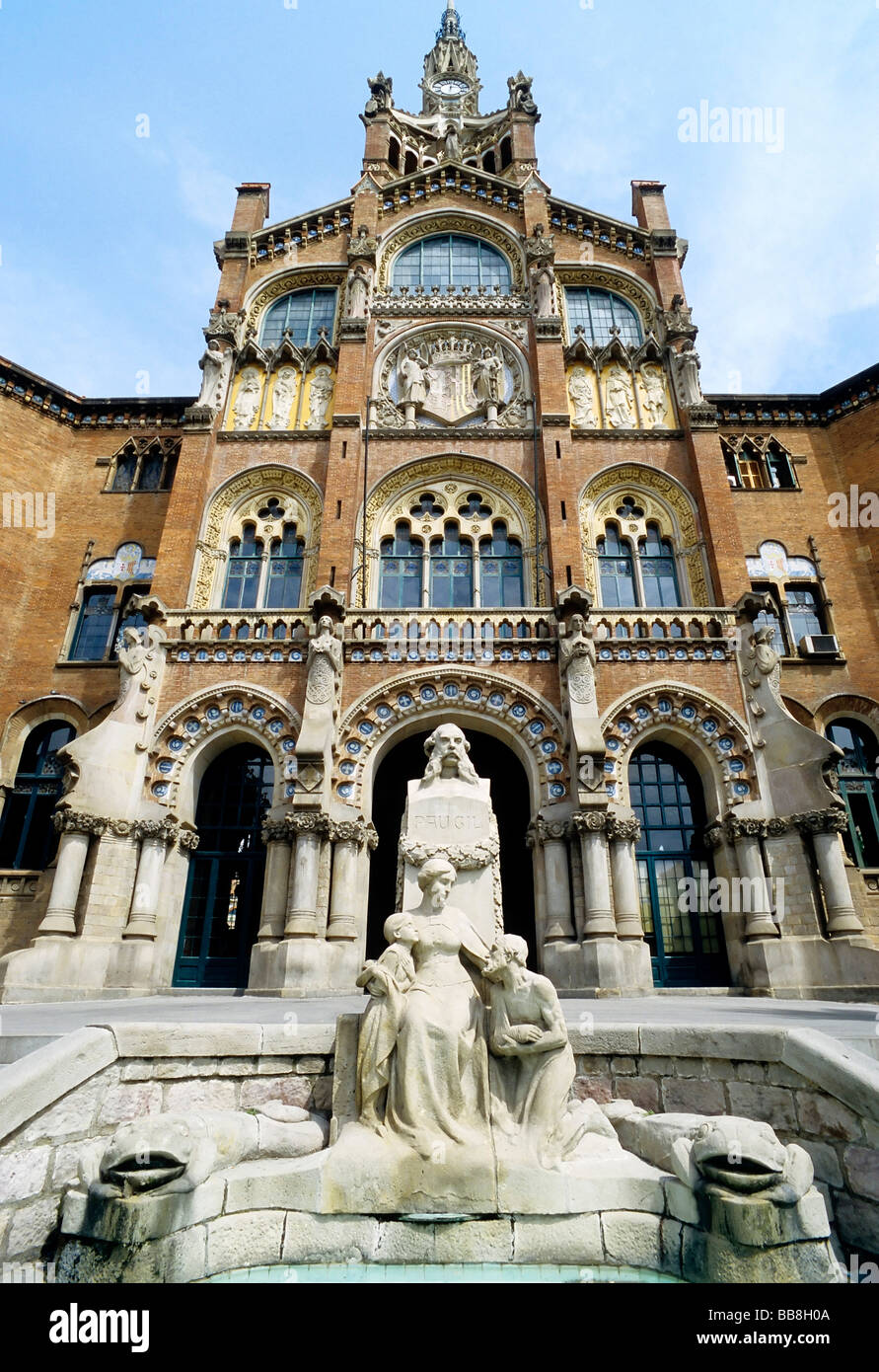 Entrée de l'hôpital de la Santa Creu i de Sant Pau, bâtiment Art Nouveau par Lluis Domènech i Montaner, Eixample, Barcelone Banque D'Images